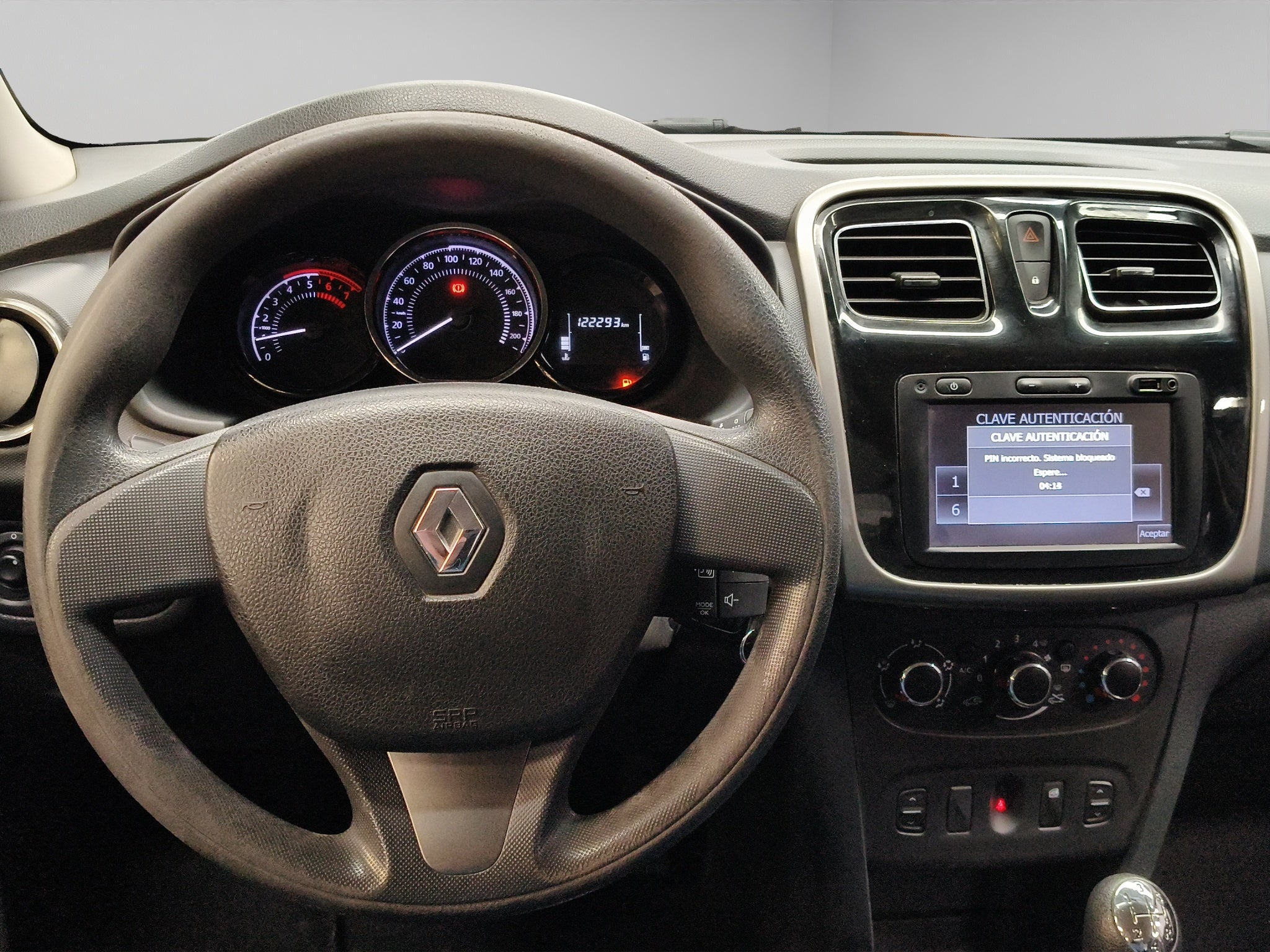 2019 Renault Logan 4 pts. Intens, TM5, VE, GPS, f. niebla, RA-15 (línea anterior)