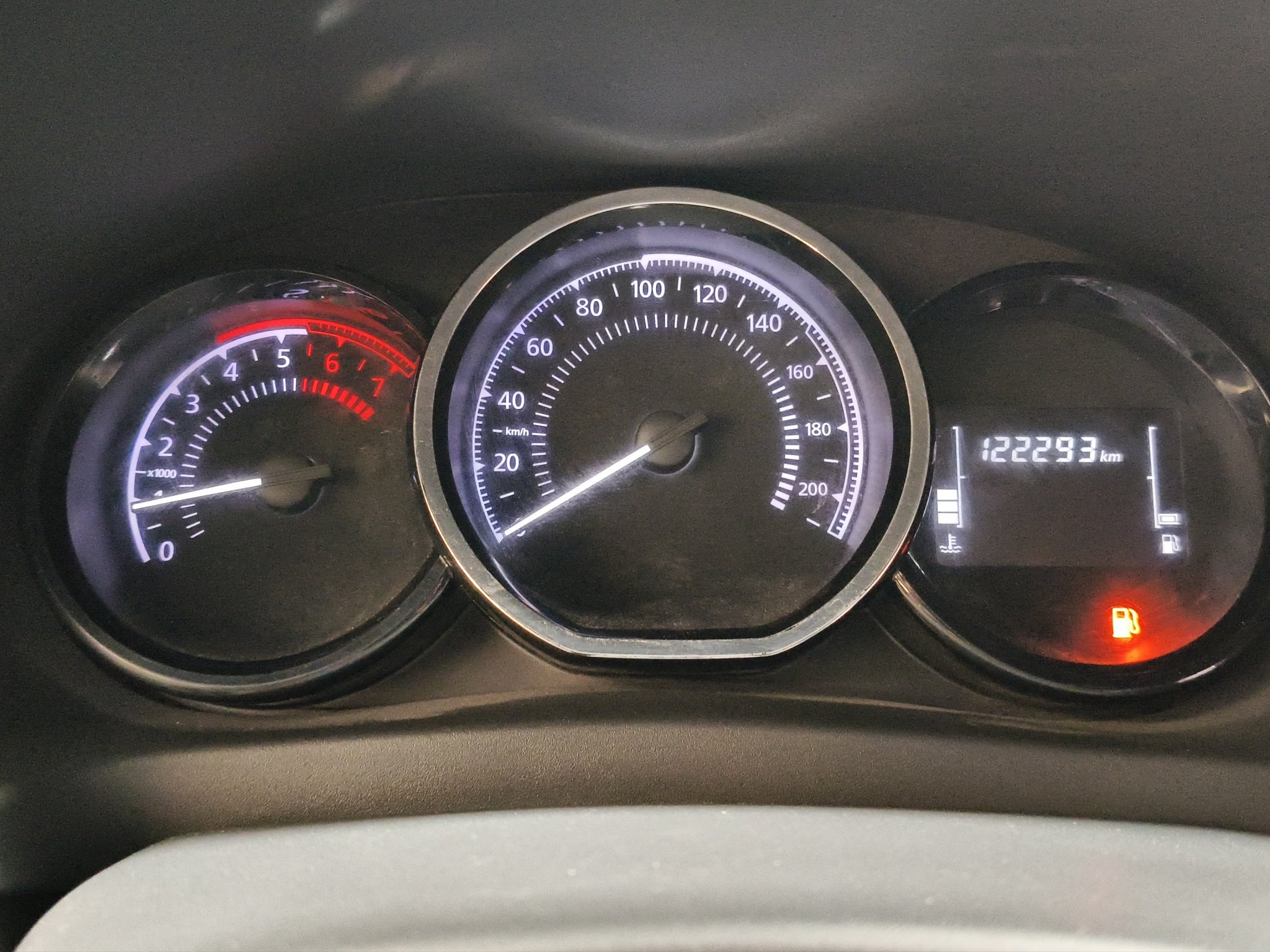 2019 Renault Logan 4 pts. Intens, TM5, VE, GPS, f. niebla, RA-15 (línea anterior)