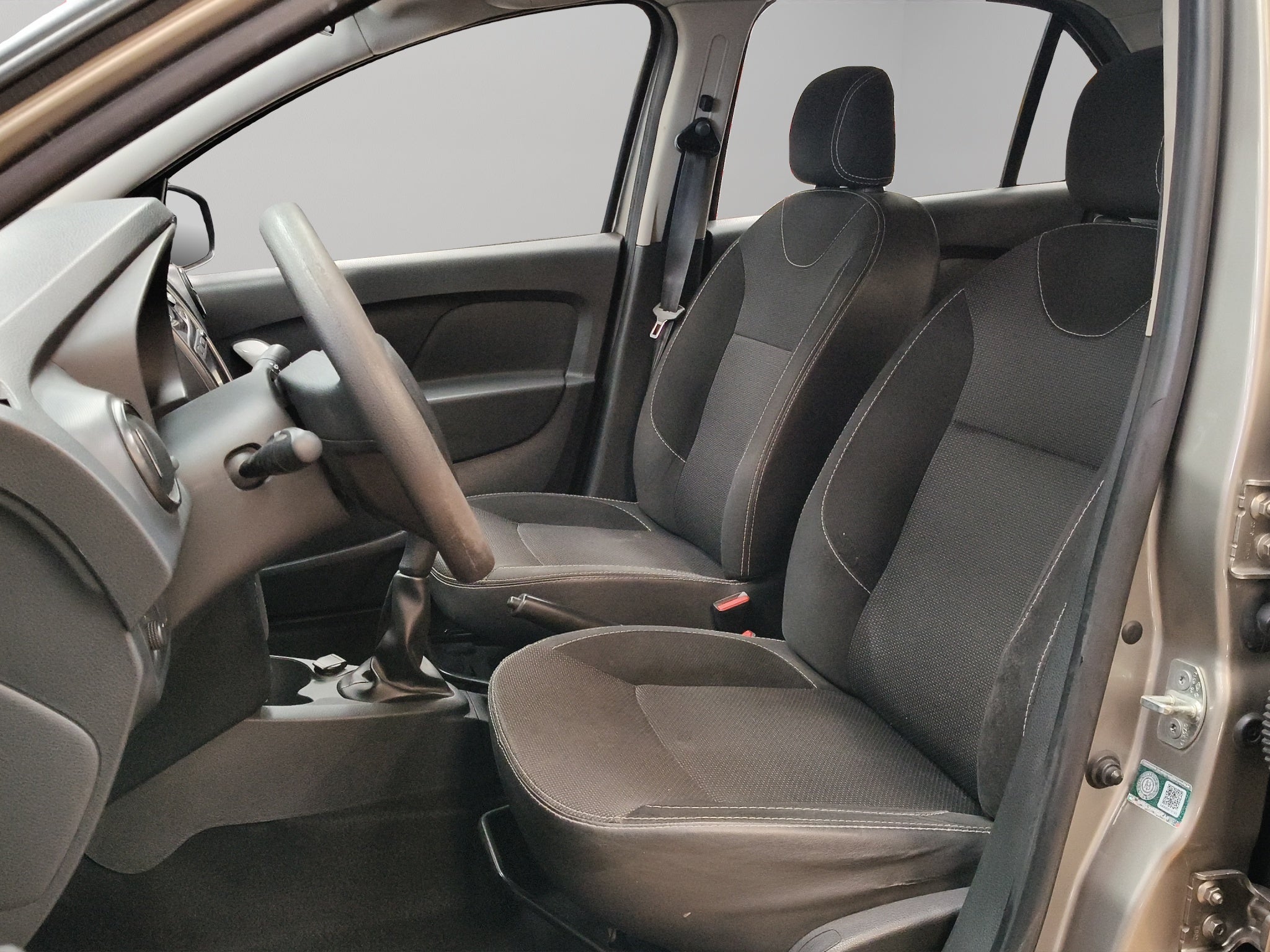 2019 Renault Logan 4 pts. Intens, TM5, VE, GPS, f. niebla, RA-15 (línea anterior)