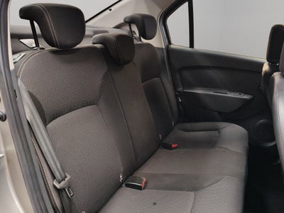 2019 Renault Logan 4 pts. Intens, TM5, VE, GPS, f. niebla, RA-15 (línea anterior)