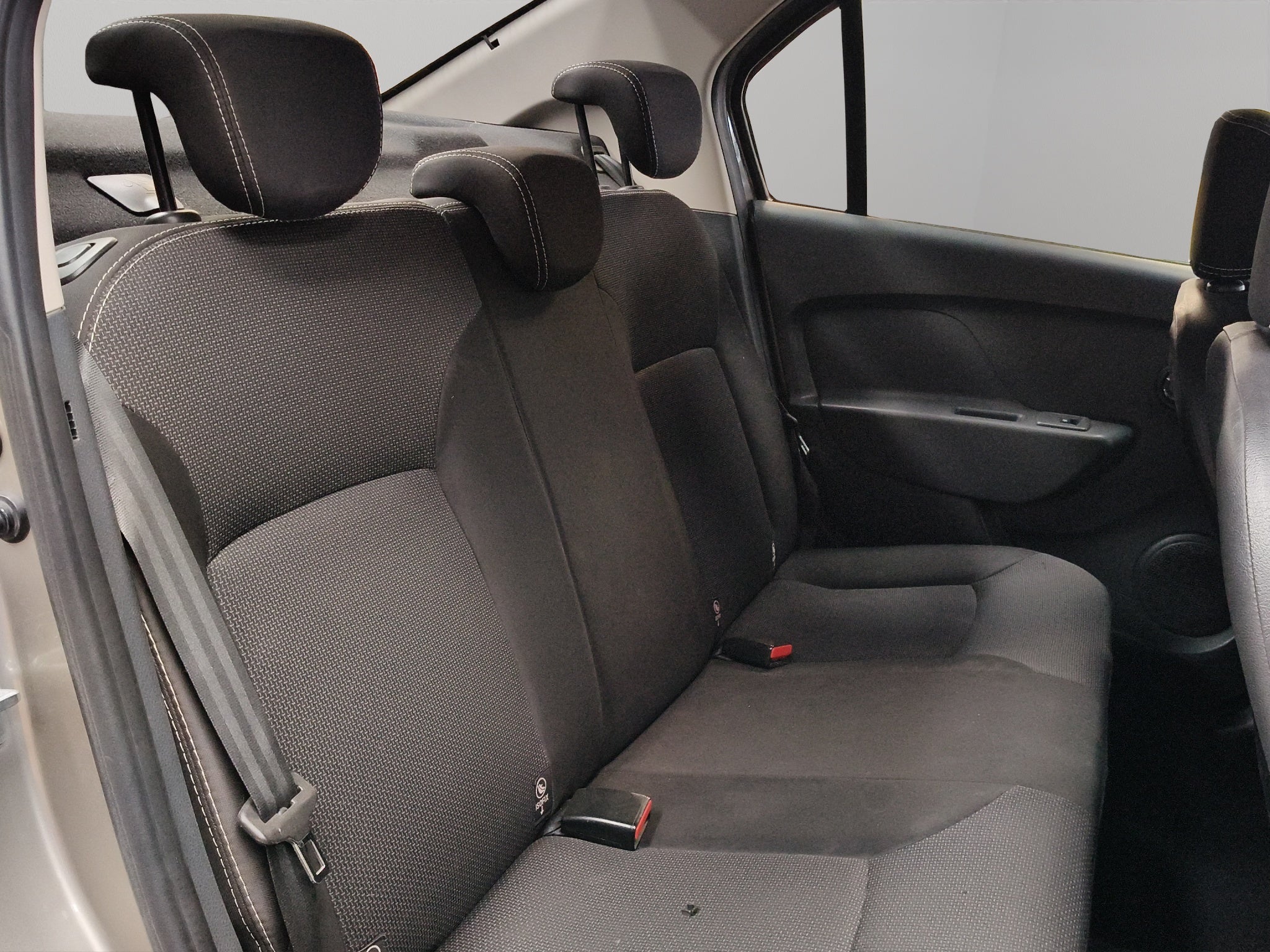 2019 Renault Logan 4 pts. Intens, TM5, VE, GPS, f. niebla, RA-15 (línea anterior)