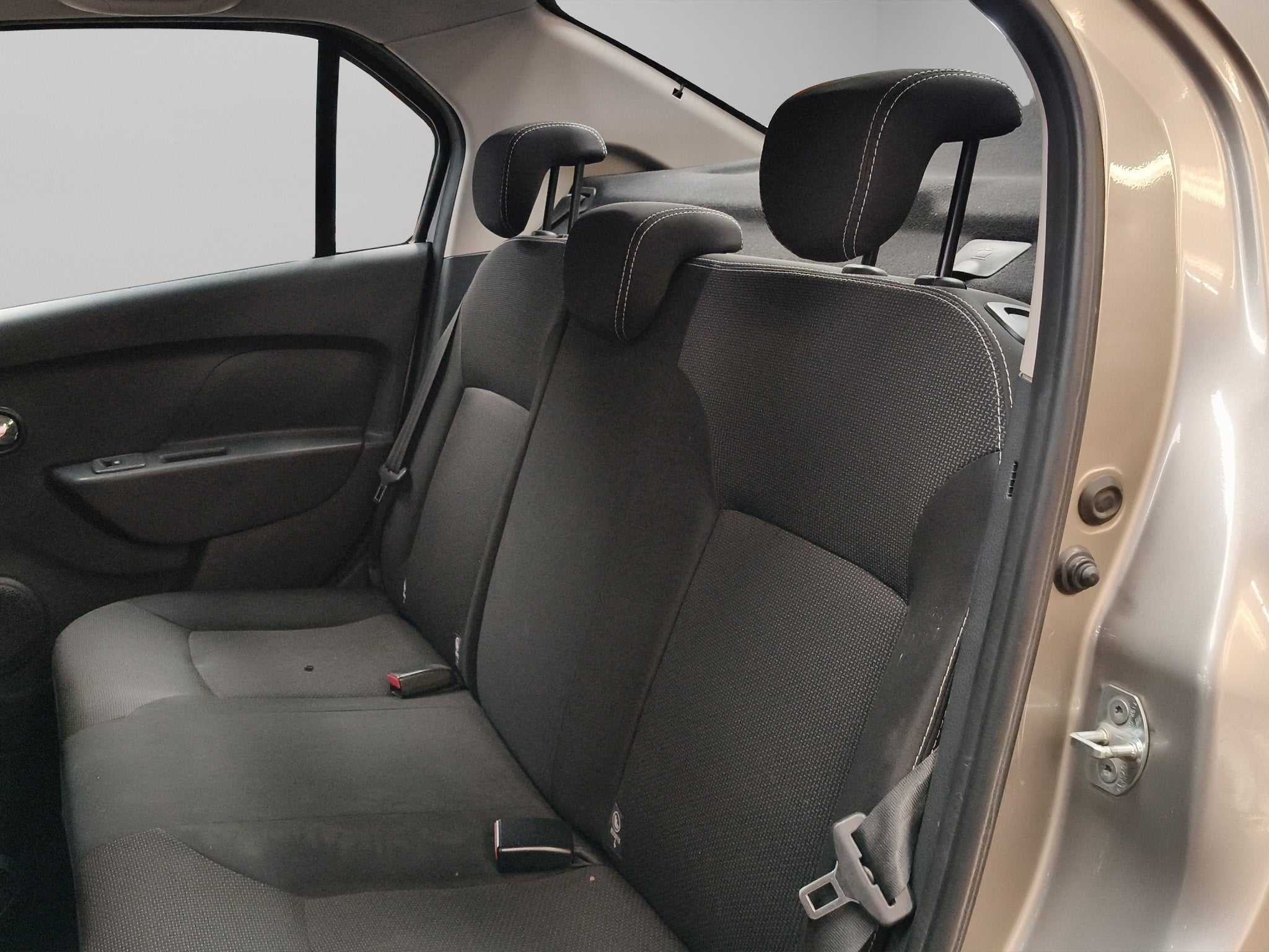 2019 Renault Logan 4 pts. Intens, TM5, VE, GPS, f. niebla, RA-15 (línea anterior)