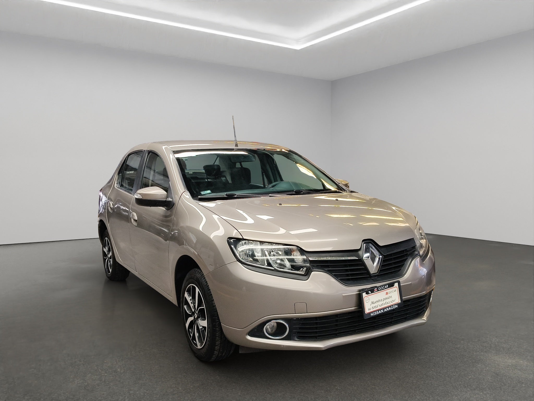 2019 Renault Logan 4 pts. Intens, TM5, VE, GPS, f. niebla, RA-15 (línea anterior)