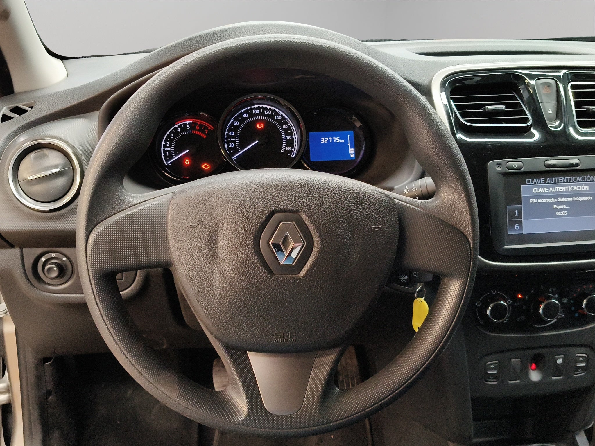 2019 Renault Logan 4 pts. Intens, TM5, VE, GPS, f. niebla, RA-15 (línea anterior)