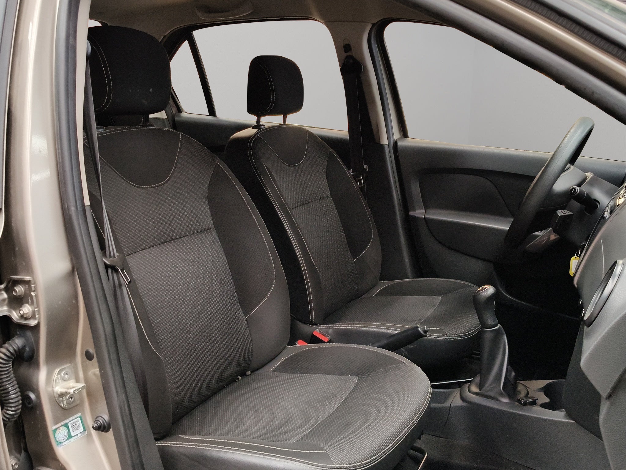 2019 Renault Logan 4 pts. Intens, TM5, VE, GPS, f. niebla, RA-15 (línea anterior)