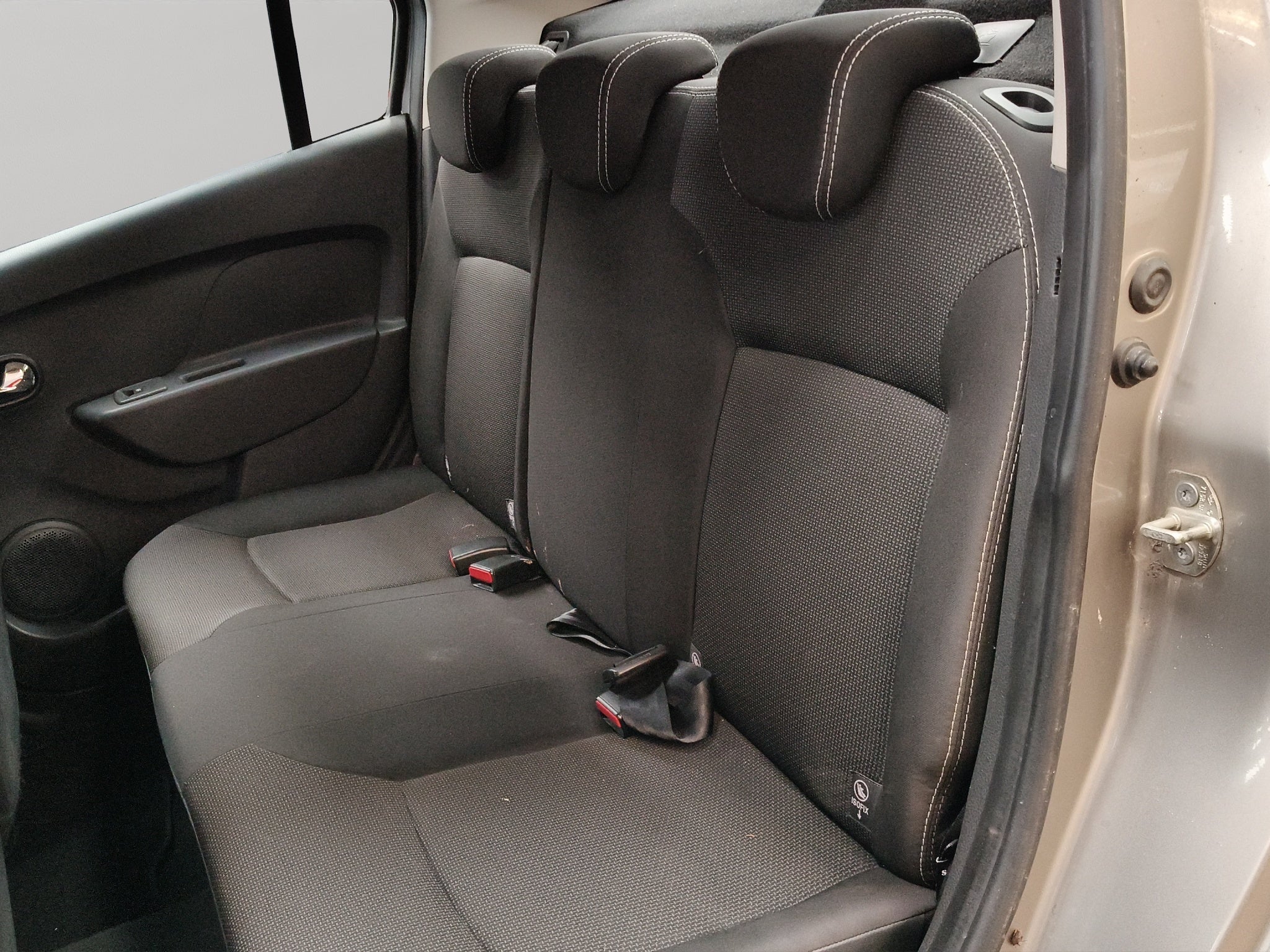 2019 Renault Logan 4 pts. Intens, TM5, VE, GPS, f. niebla, RA-15 (línea anterior)