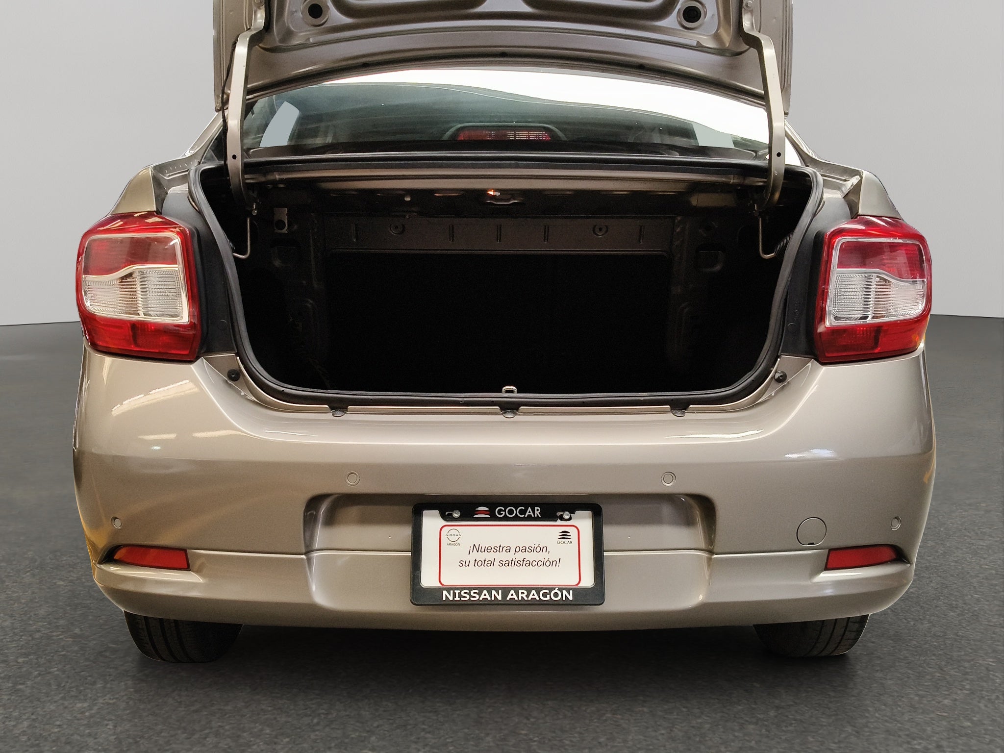 2019 Renault Logan 4 pts. Intens, TM5, VE, GPS, f. niebla, RA-15 (línea anterior)