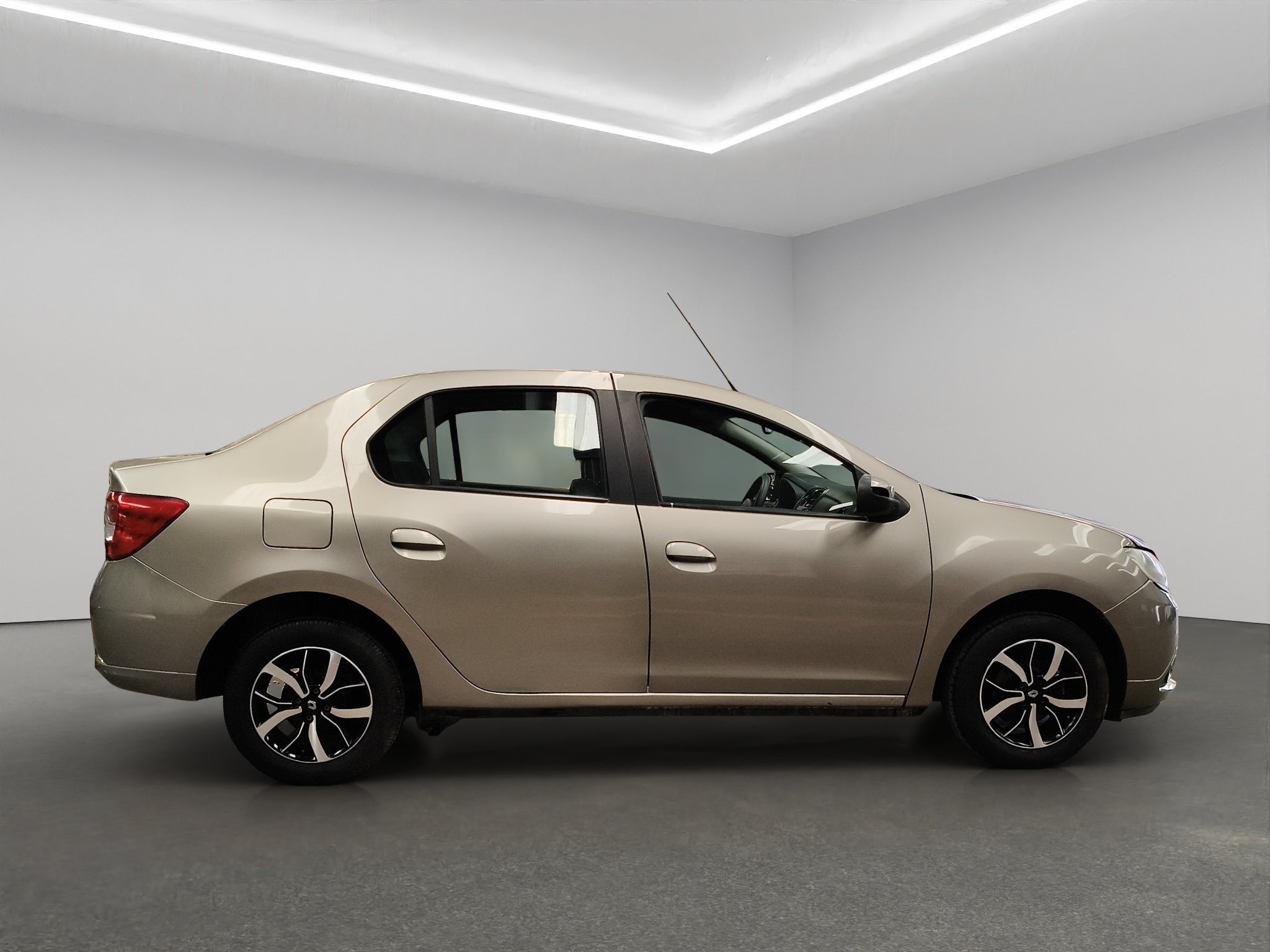 2019 Renault Logan 4 pts. Intens, TM5, VE, GPS, f. niebla, RA-15 (línea anterior)