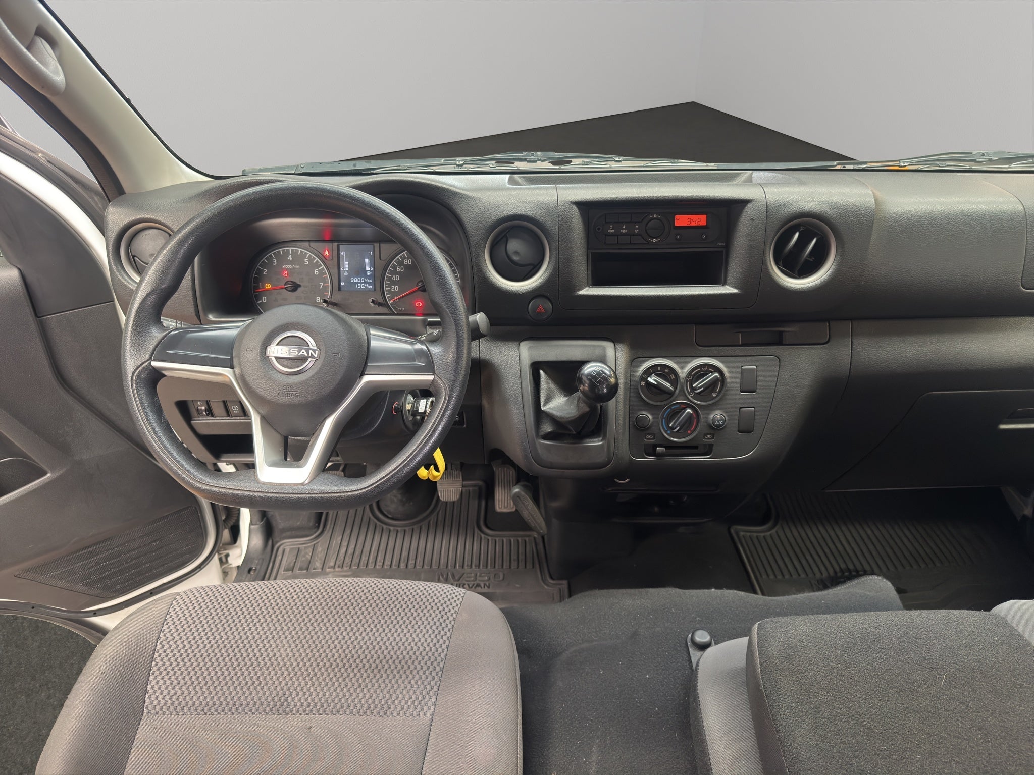2024 Nissan Comerciales Urvan Panel 4 pts. Amplia, TM5, a/ac.