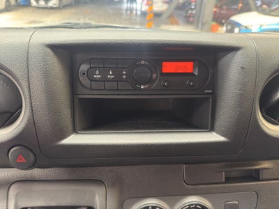2024 Nissan Comerciales Urvan Panel 4 pts. Amplia, TM5, a/ac.