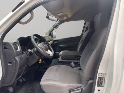 2024 Nissan Comerciales Urvan Panel 4 pts. Amplia, TM5, a/ac.