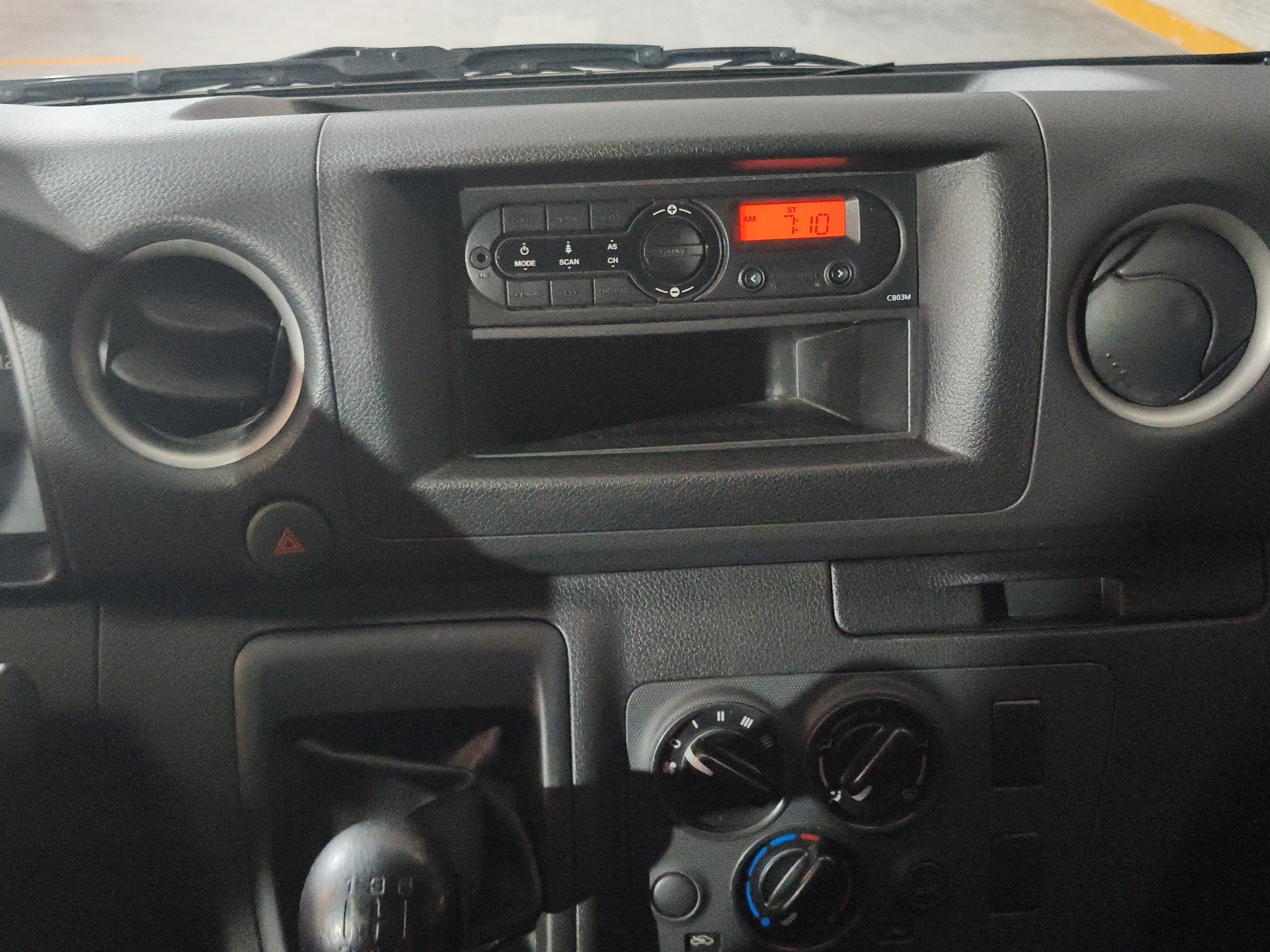 2024 Nissan Comerciales Urvan Panel 4 pts. Amplia, TM5, a/ac.