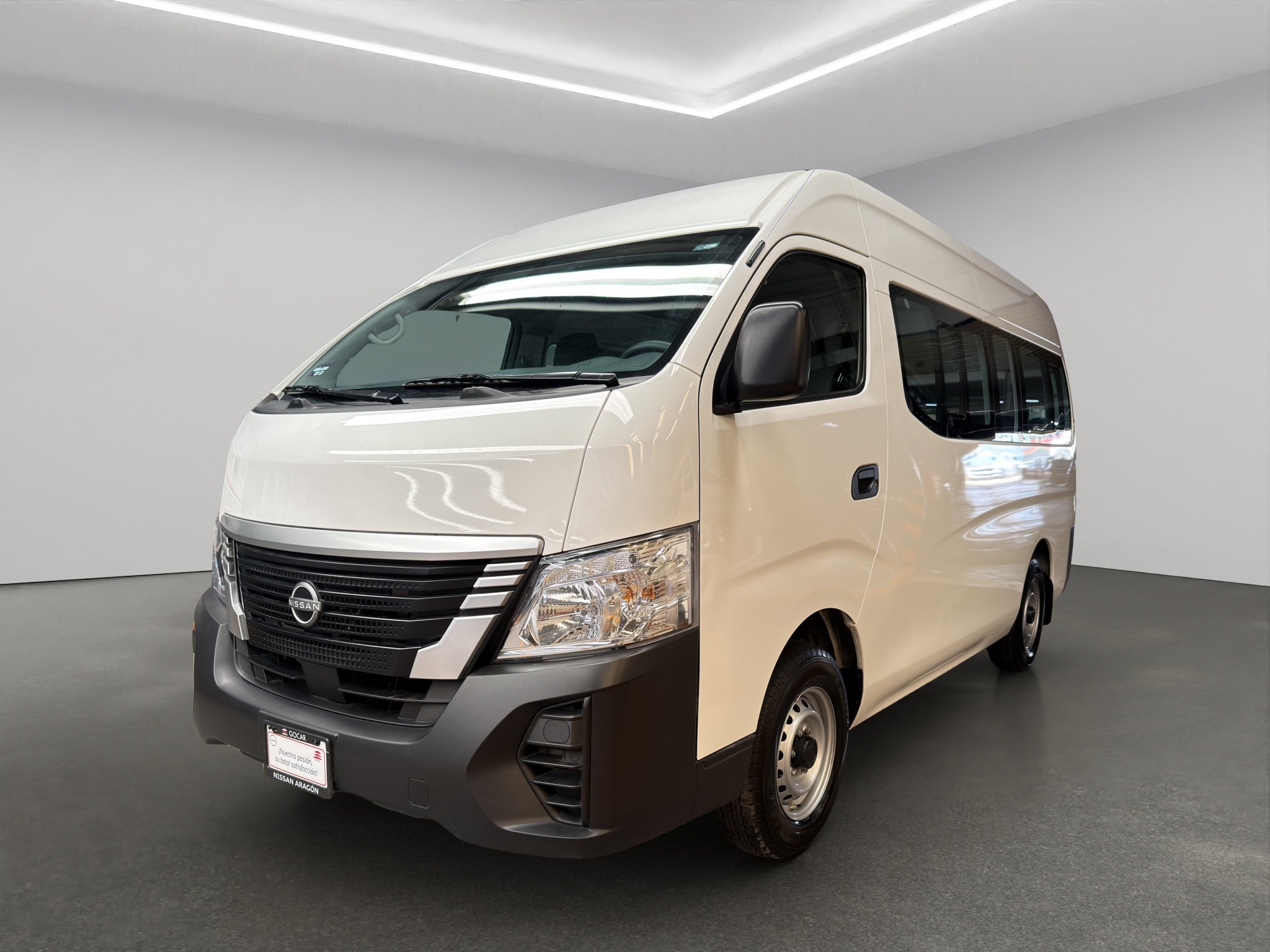 2025 Nissan Comerciales Urvan Panel 4 pts. Amplia con ventanas, TM5