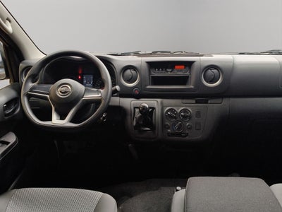 2025 Nissan Comerciales Urvan Panel 4 pts. Amplia con ventanas, TM5
