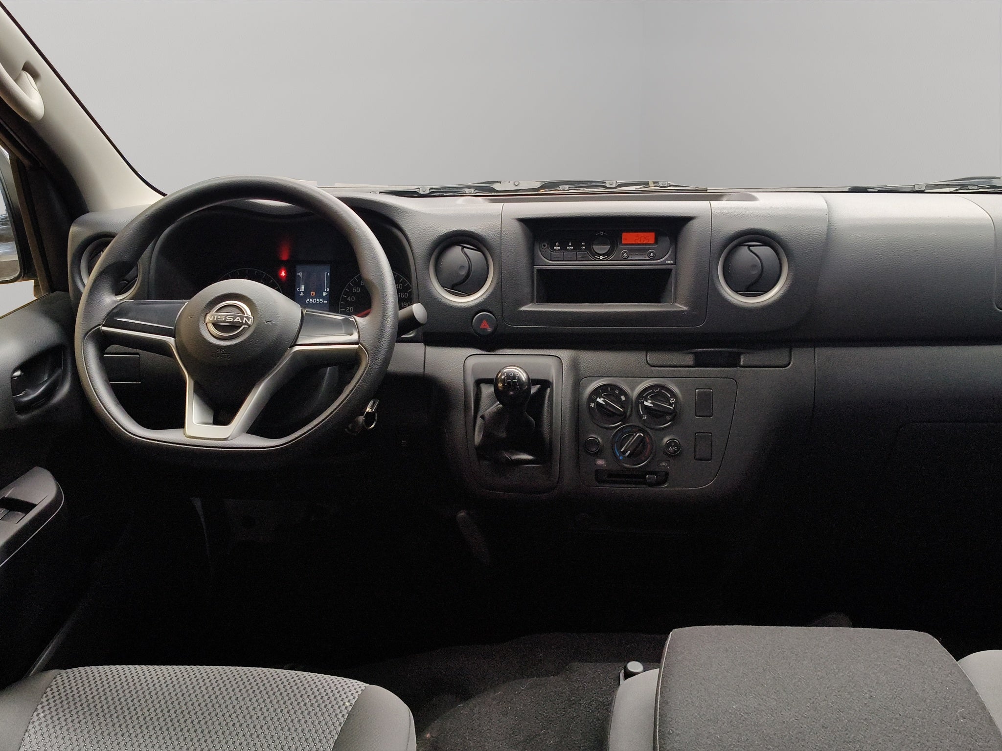 2025 Nissan Comerciales Urvan Panel 4 pts. Amplia con ventanas, TM5