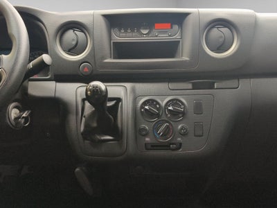 2025 Nissan Comerciales Urvan Panel 4 pts. Amplia con ventanas, TM5