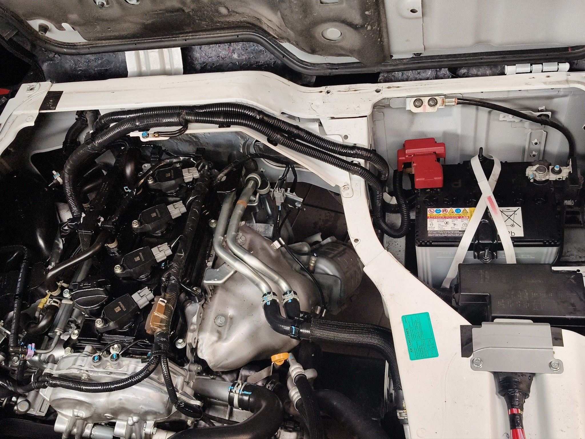 2025 Nissan Comerciales Urvan Panel 4 pts. Amplia con ventanas, TM5