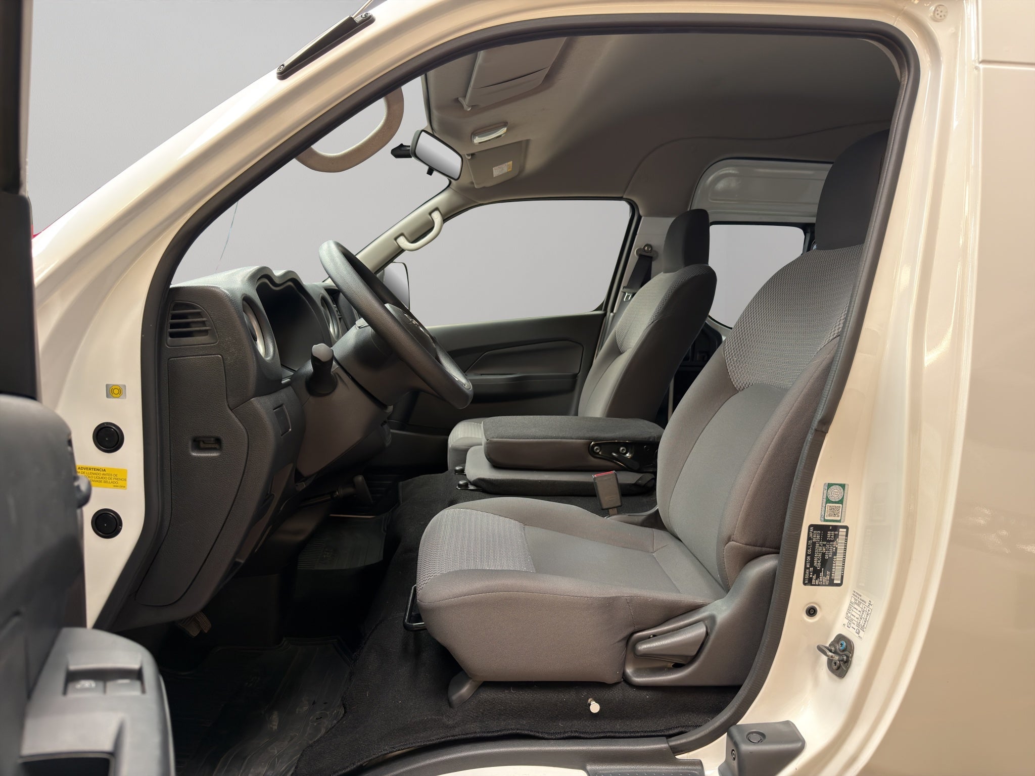 2025 Nissan Comerciales Urvan Panel 4 pts. Amplia con ventanas, TM5