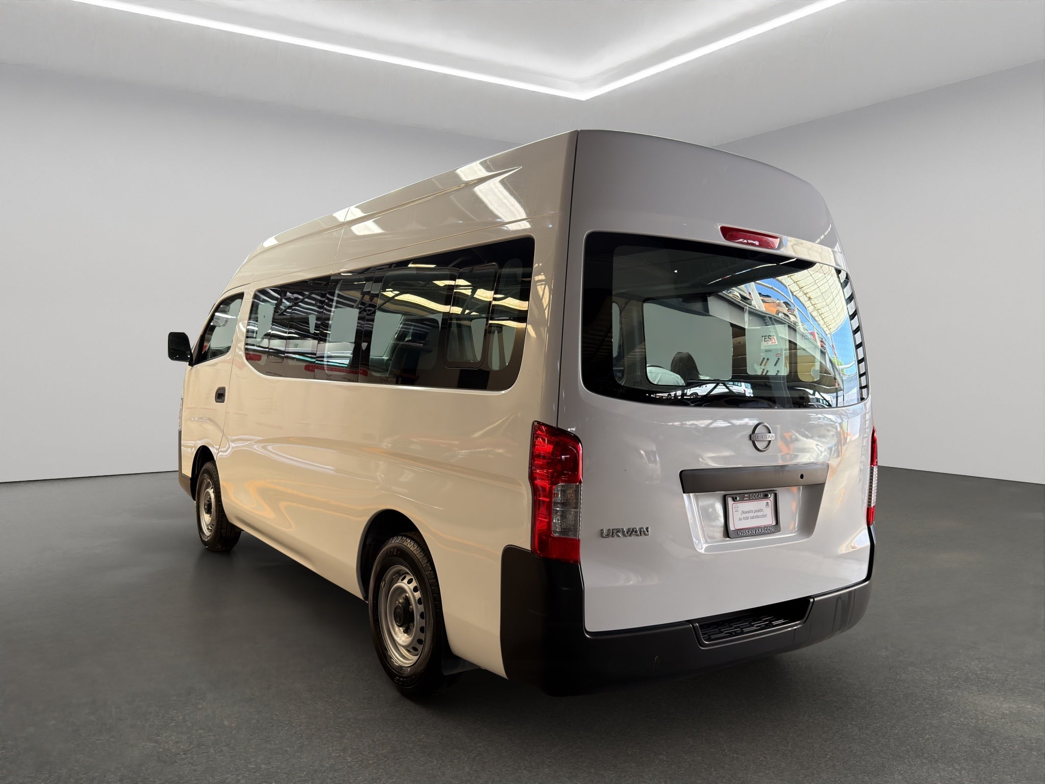2025 Nissan Comerciales Urvan Panel 4 pts. Amplia con ventanas, TM5