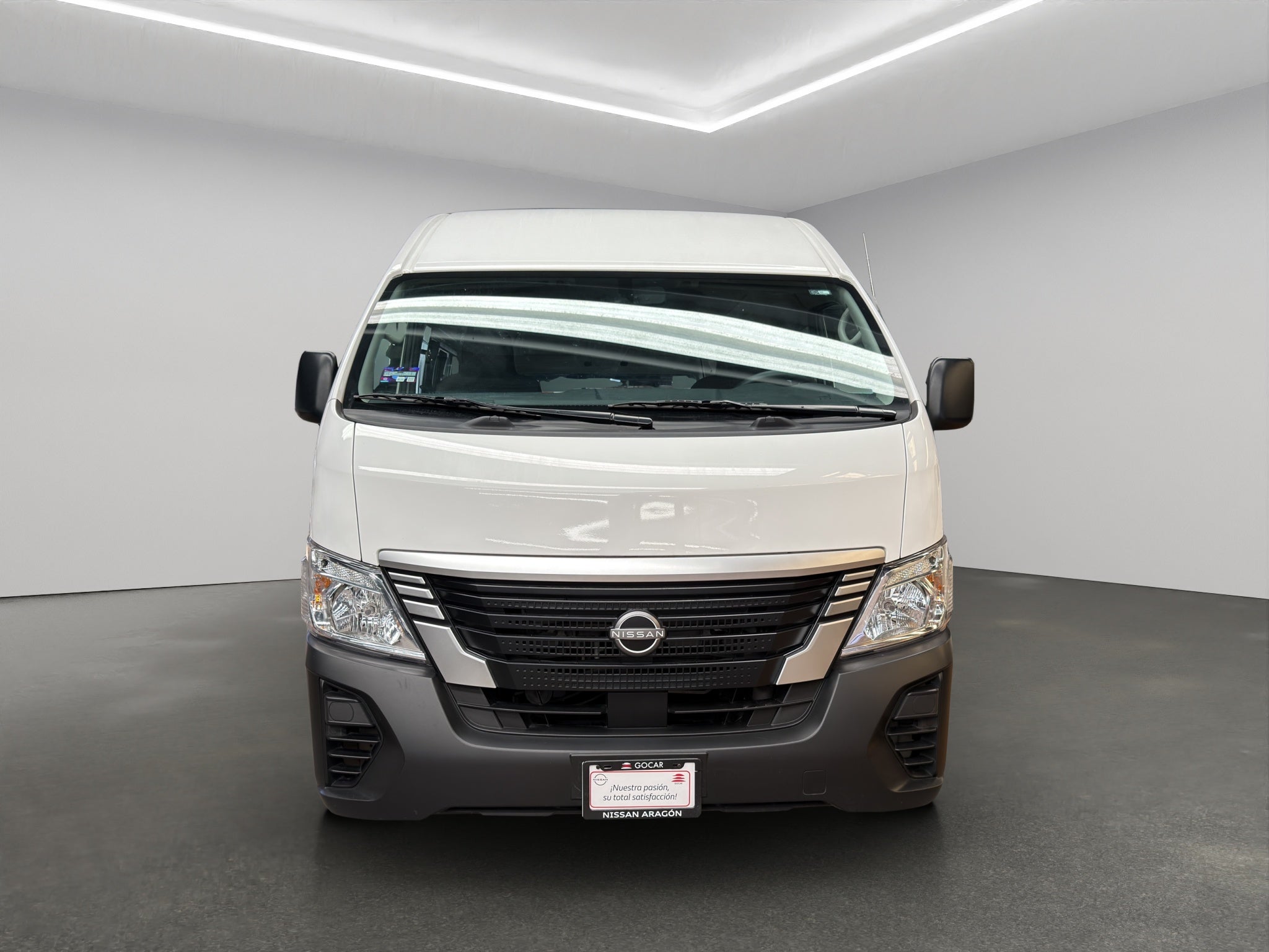 2025 Nissan Comerciales Urvan Panel 4 pts. Amplia con ventanas, TM5