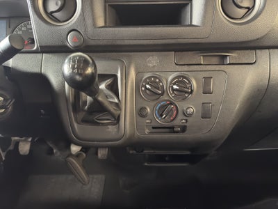 2024 Nissan Comerciales Urvan Panel 4 pts. Amplia, TM5, a/ac.