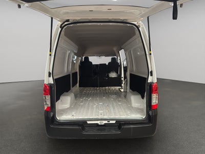 2024 Nissan Comerciales Urvan Panel 4 pts. Amplia, TM5, a/ac.