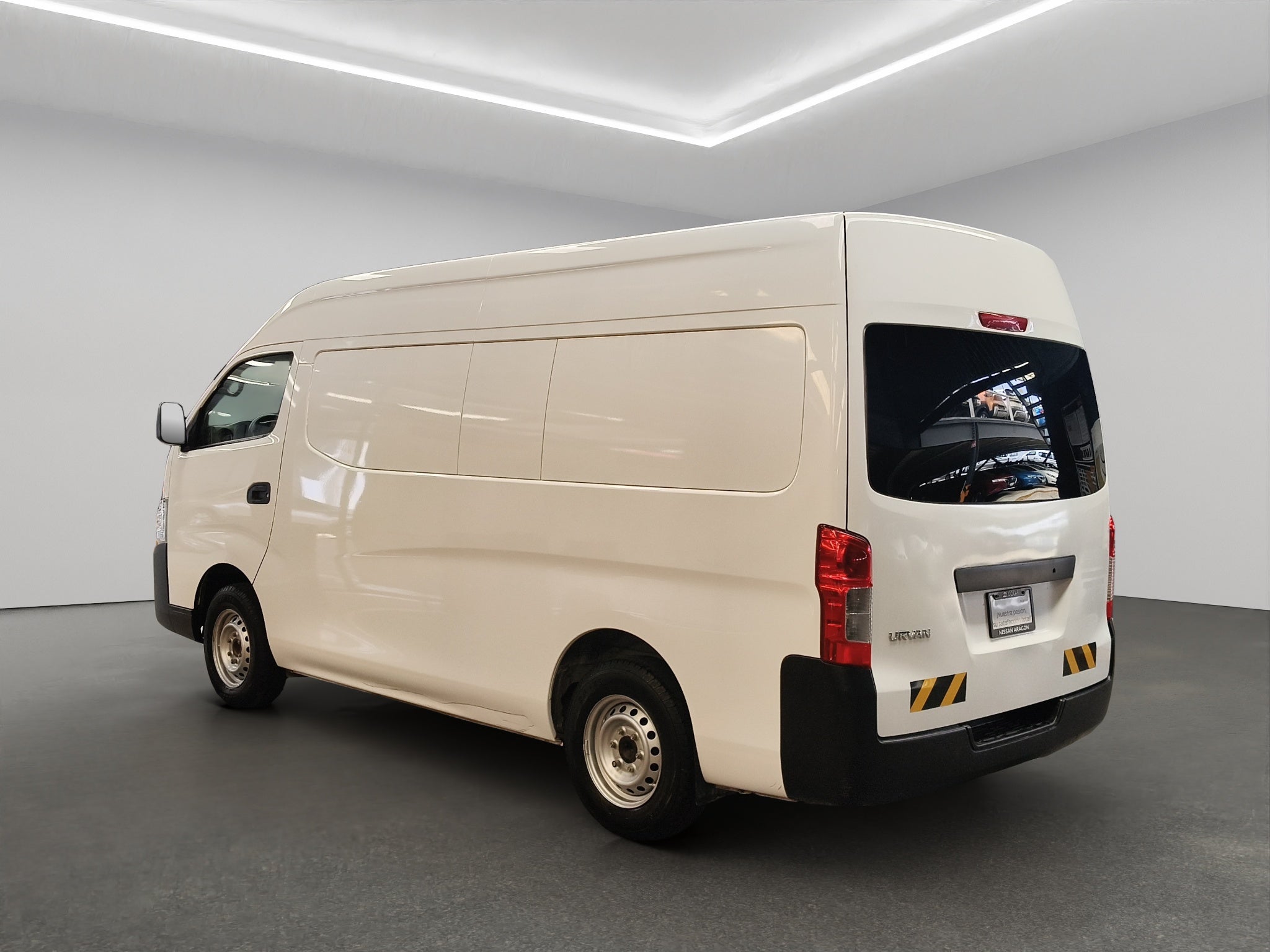 2024 Nissan Comerciales Urvan Panel 4 pts. Amplia, TM5, a/ac.