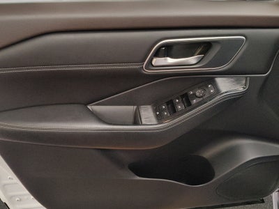 2023 Nissan X-Trail VUD 5 pts. Exclusive, TA, piel, RA-18 (línea nueva)