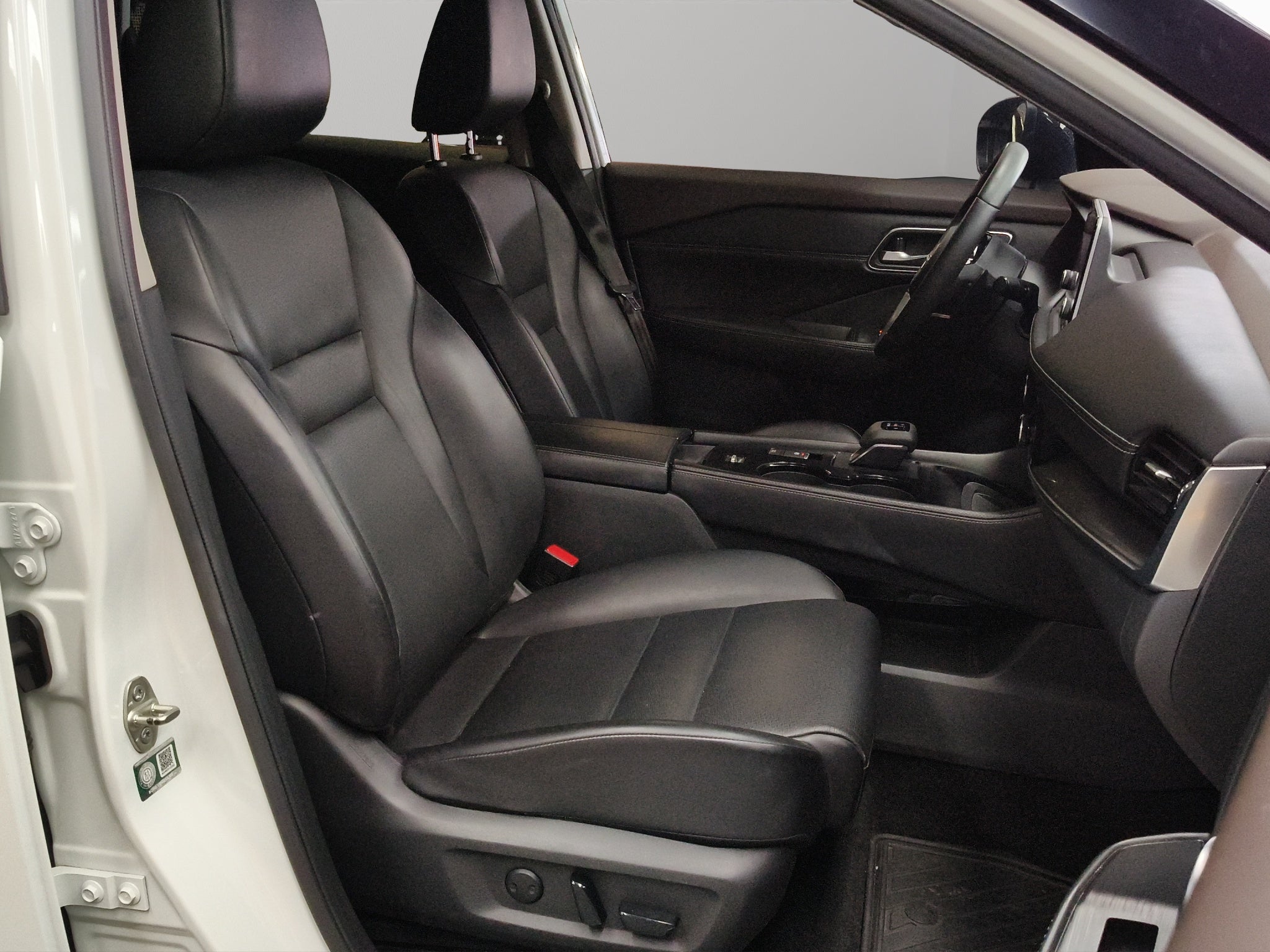 2023 Nissan X-Trail VUD 5 pts. Exclusive, TA, piel, RA-18 (línea nueva)