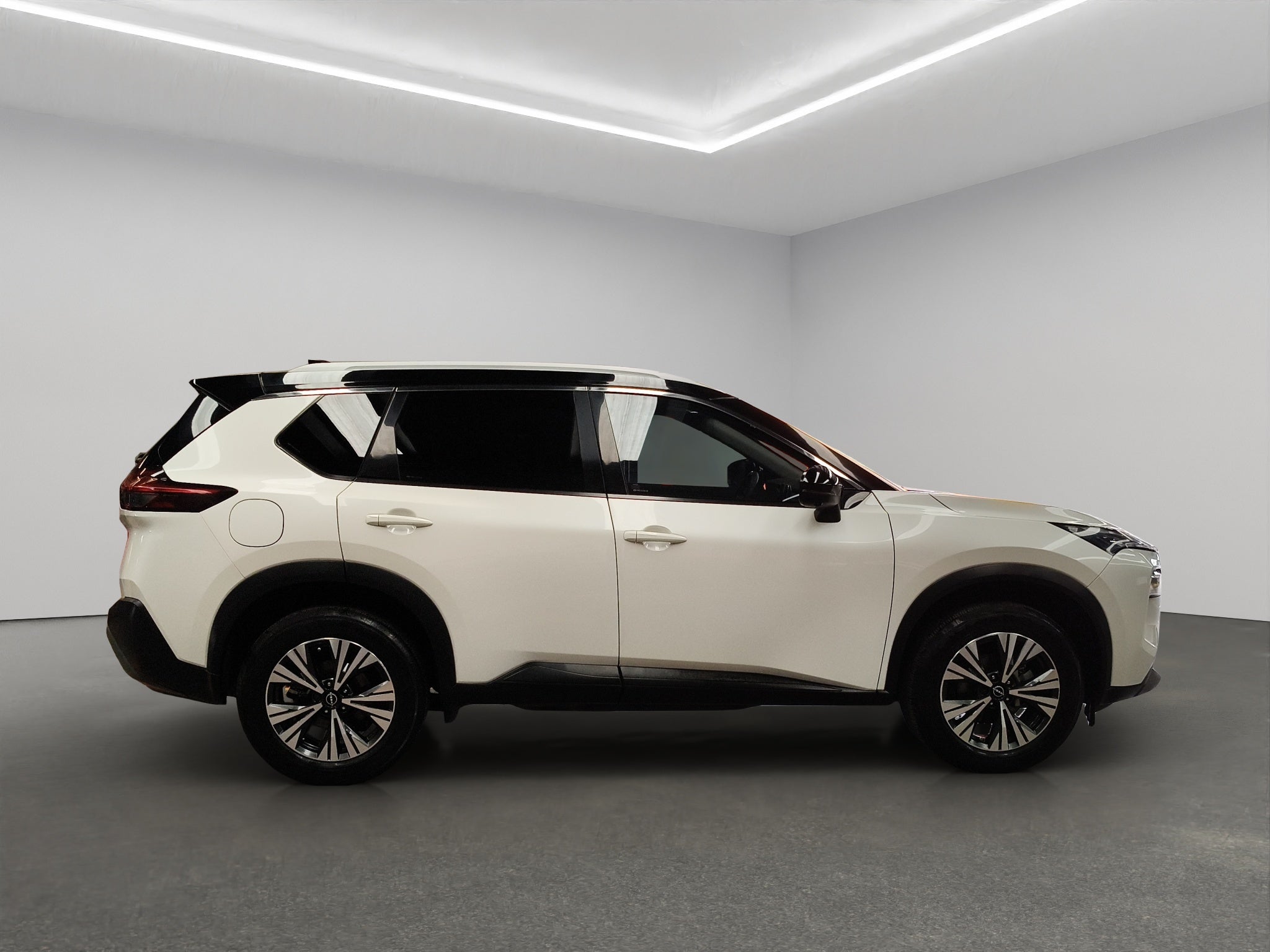 2023 Nissan X-Trail VUD 5 pts. Exclusive, TA, piel, RA-18 (línea nueva)