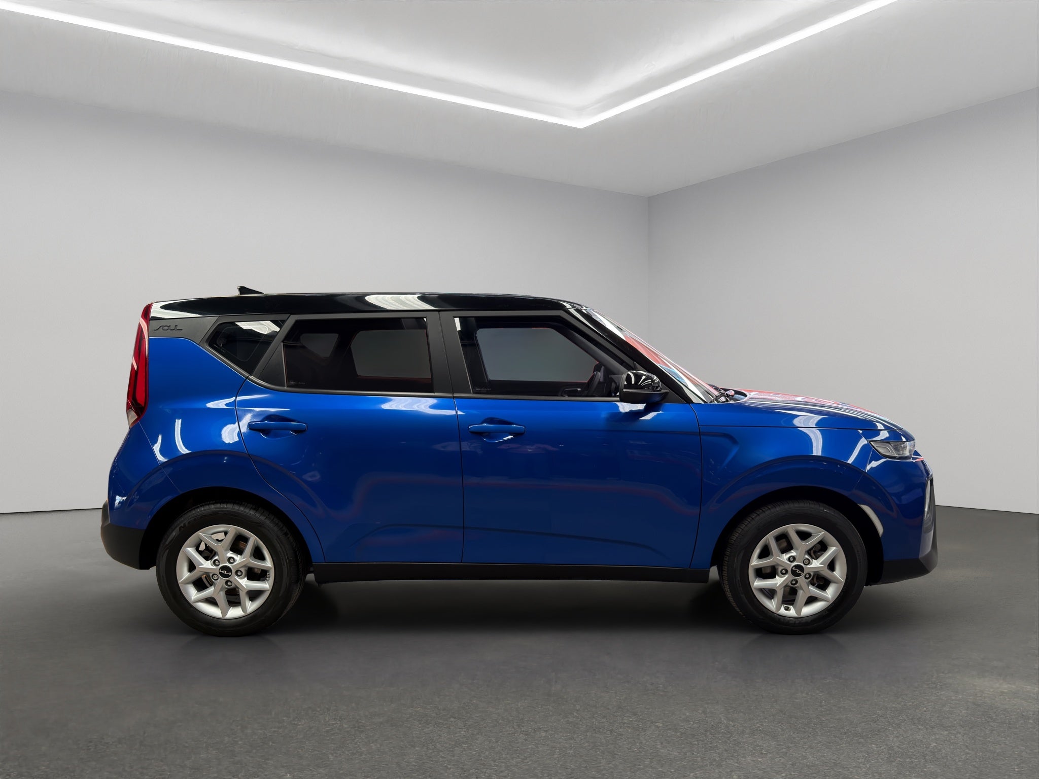 2022 Kia Soul VUD 5 pts. LX, 1.6l, TA, a/ac, RA-16 (línea anterior)