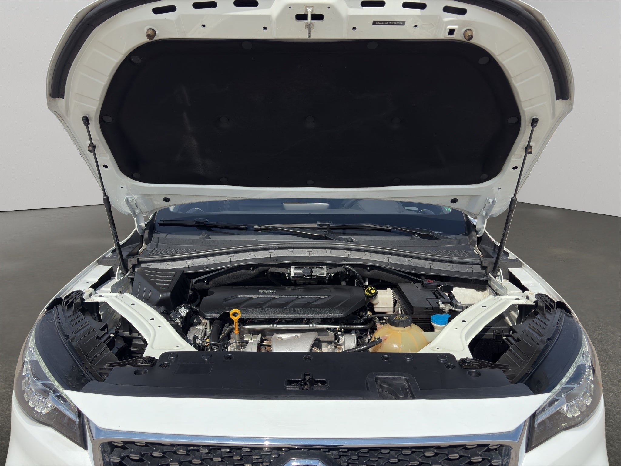 2022 MG HS VUD 5 pts. Trophy, 2.0T, TA, piel, TP, RA-18