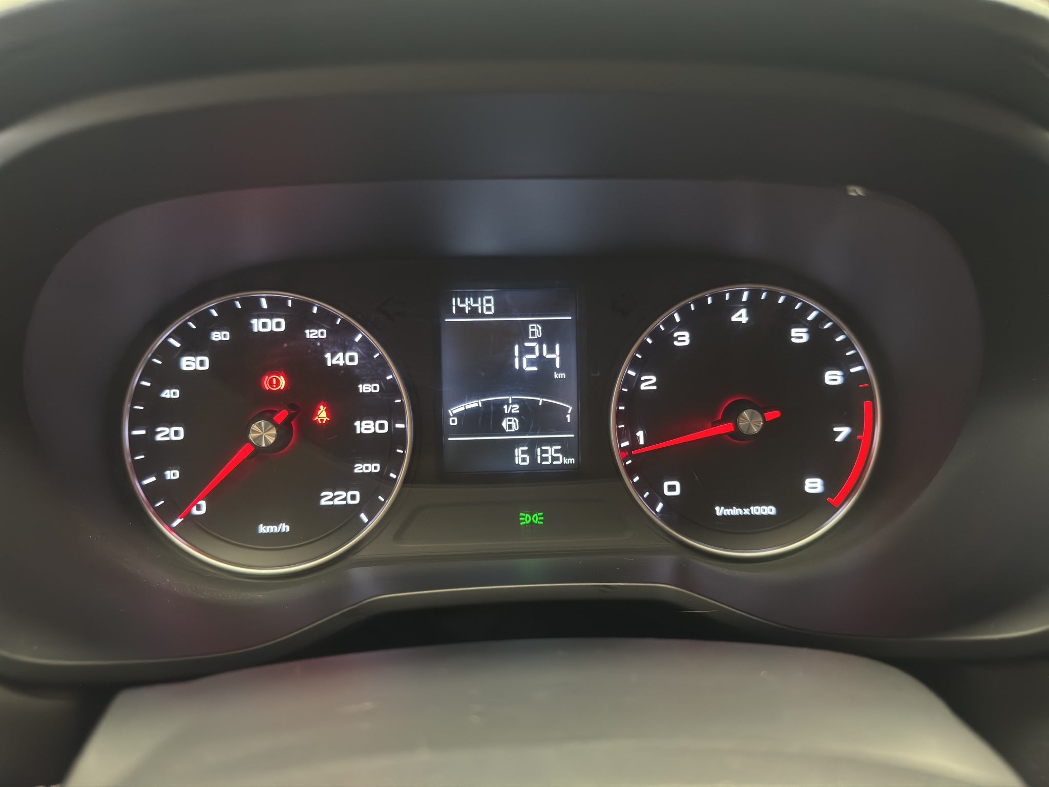 2024 MG MG5 4 pts. Excite, 1.5l, TM5, VE, piel, RA-16 (línea anterior)
