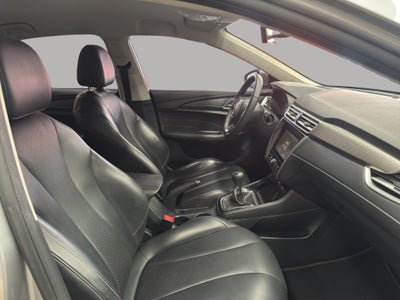 2024 MG MG5 4 pts. Excite, 1.5l, TM5, VE, piel, RA-16 (línea anterior)