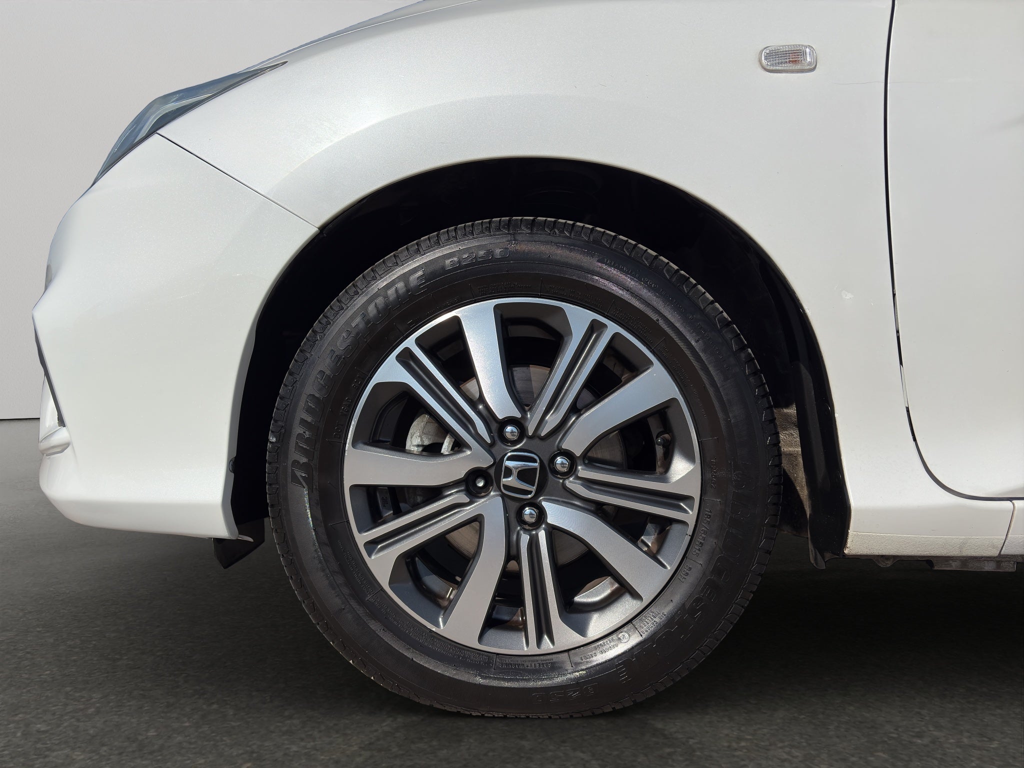 2020 Honda City 4 pts. LX, L4, CVT, a/ac., RA-15 (línea anterior)