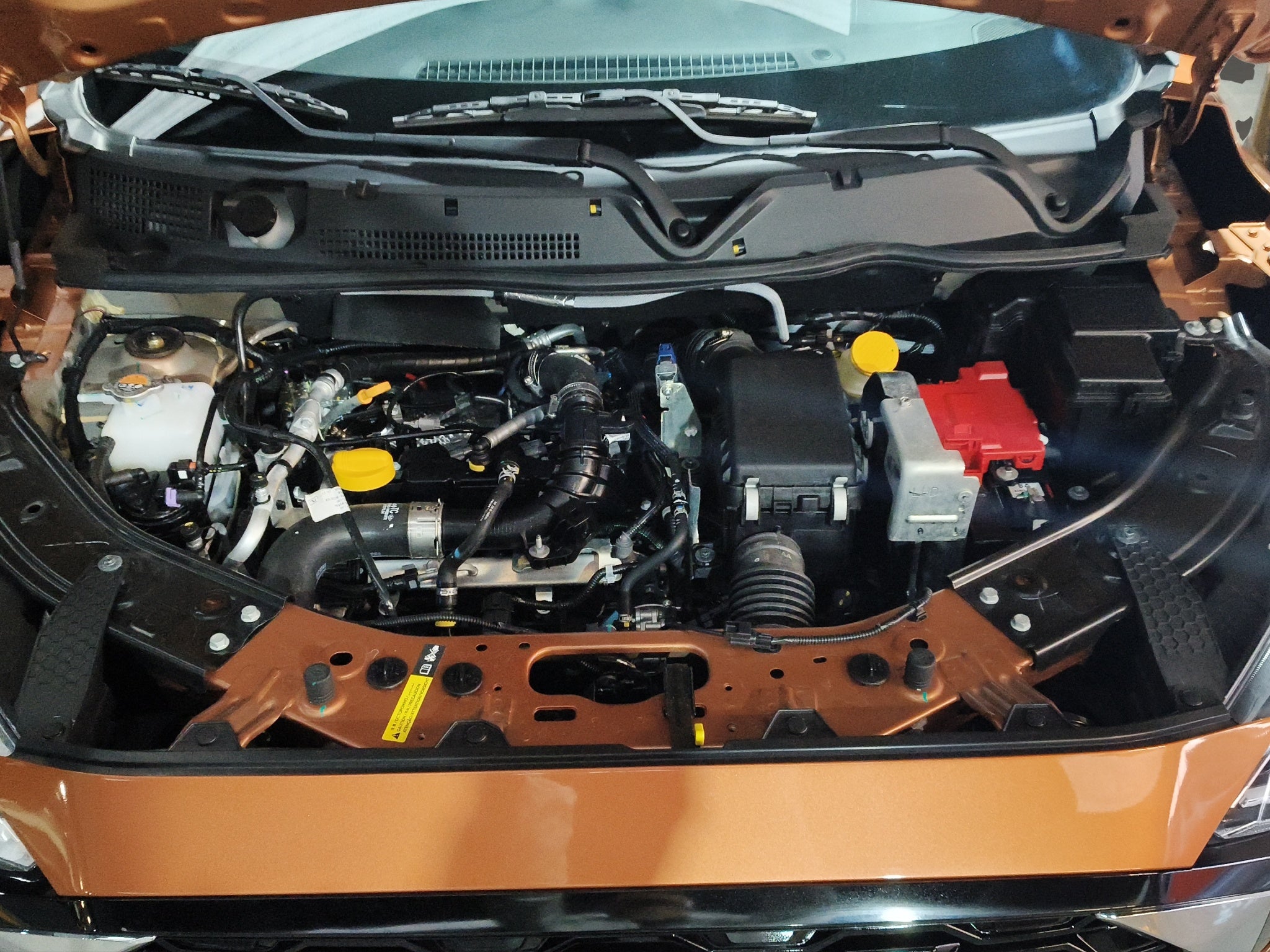 2025 Nissan Magnite VUD 5 pts. Exclusive, 1.0T, TM5, piel, RA-16