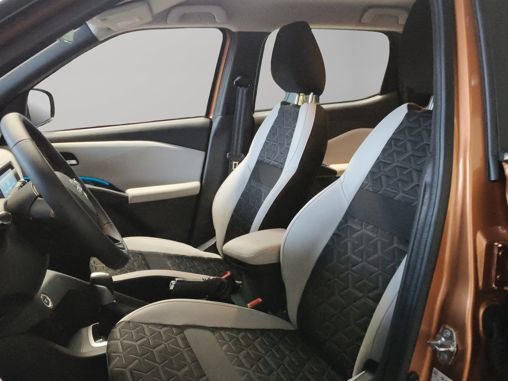 2025 Nissan Magnite VUD 5 pts. Exclusive, 1.0T, TM5, piel, RA-16