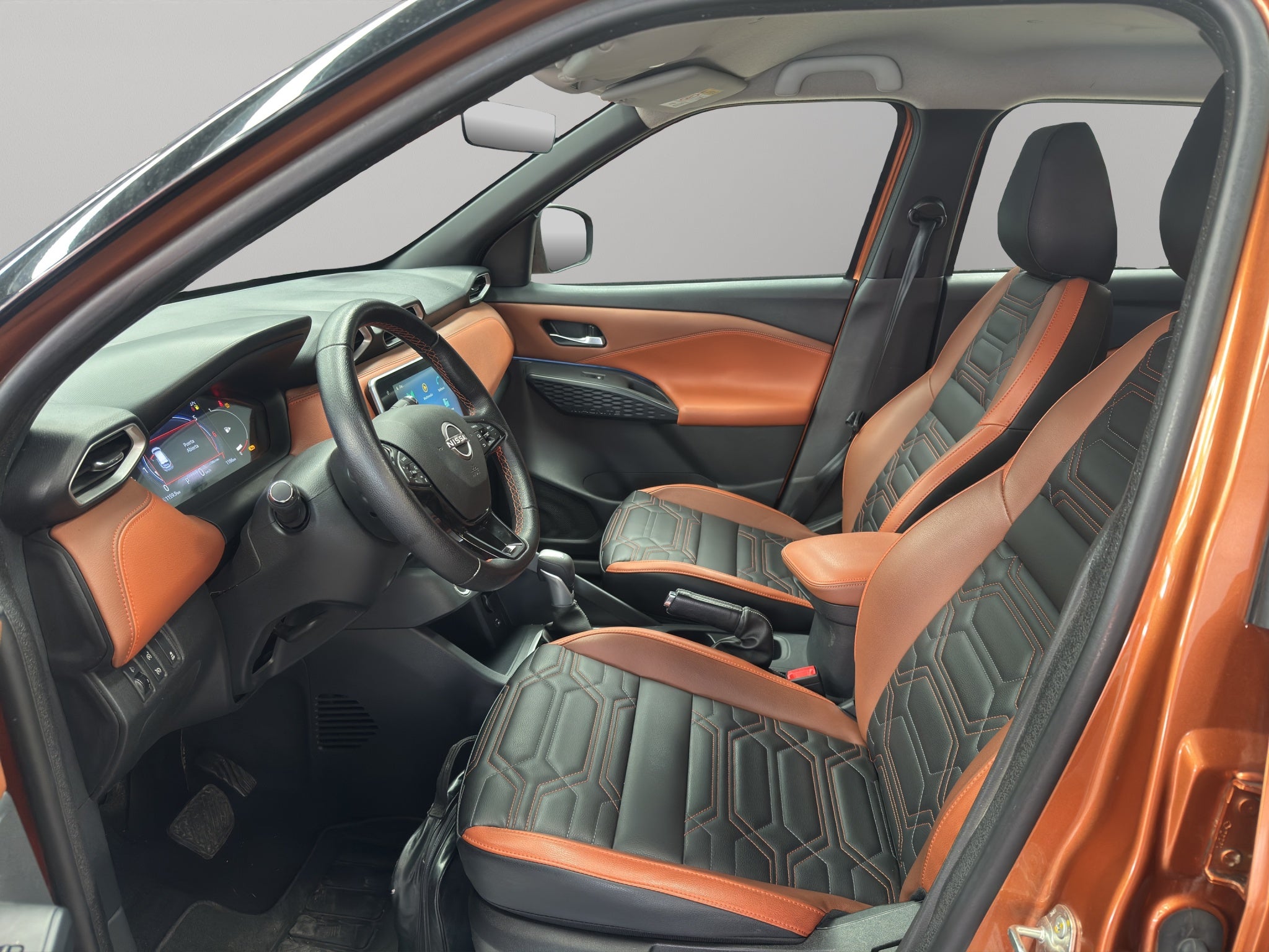 2025 Nissan Magnite VUD 5 pts. Exclusive, 1.0T, CVT, piel, RA-16