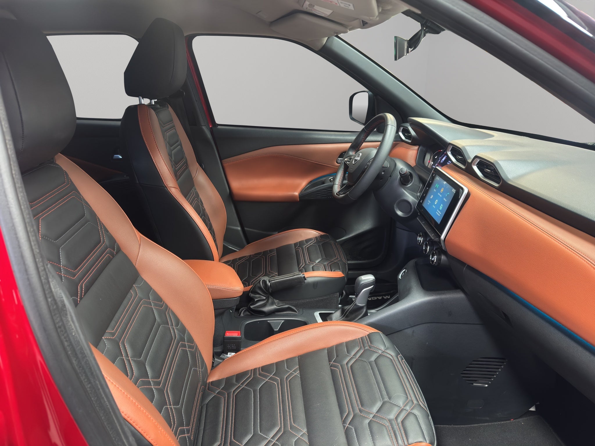 2025 Nissan Magnite VUD 5 pts. Exclusive, 1.0T, CVT, piel, RA-16