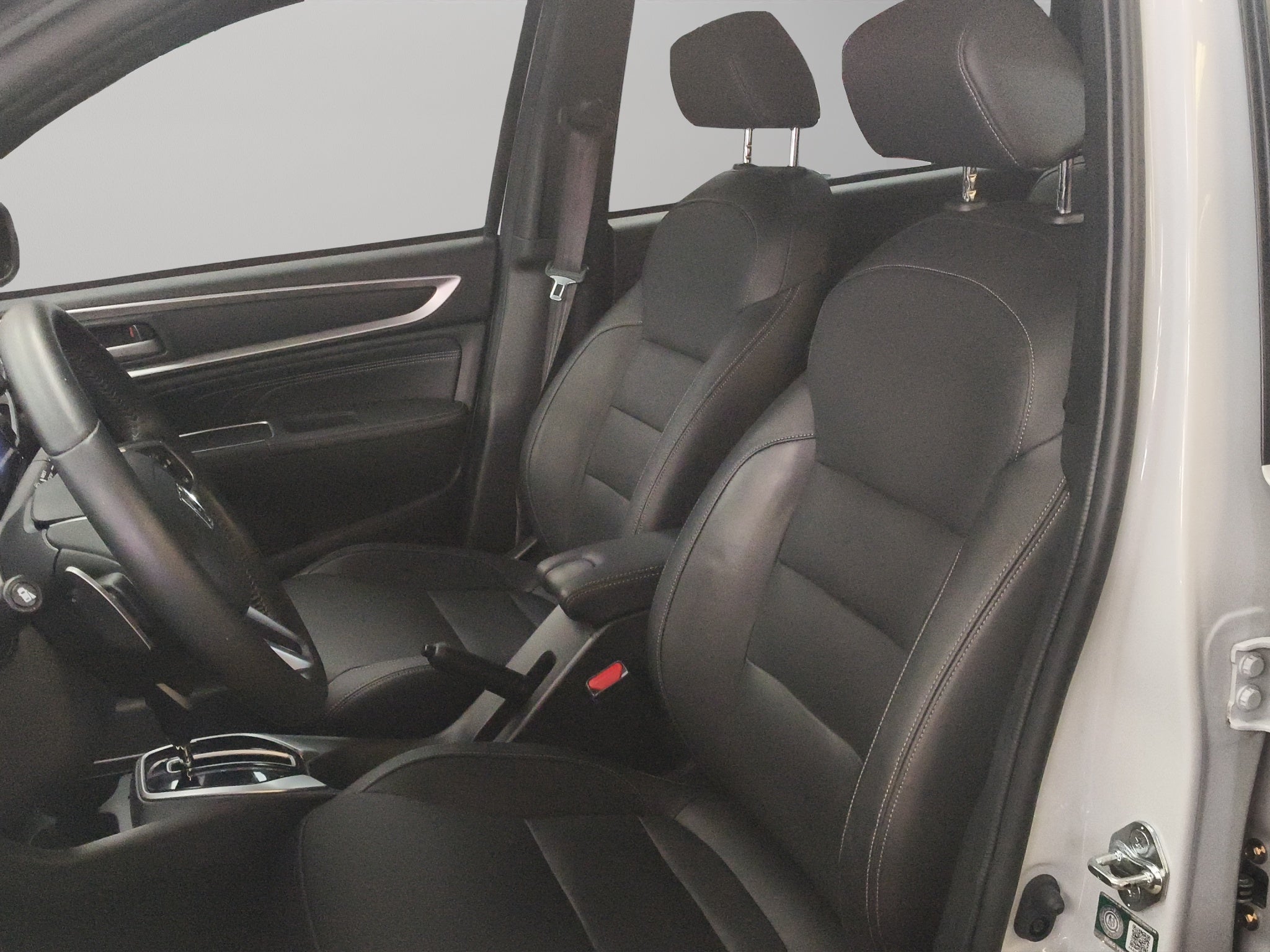 2025 Honda BR-V VUD 5 pts. Touring, 1.5l, TA, piel, f. niebla, RA-17