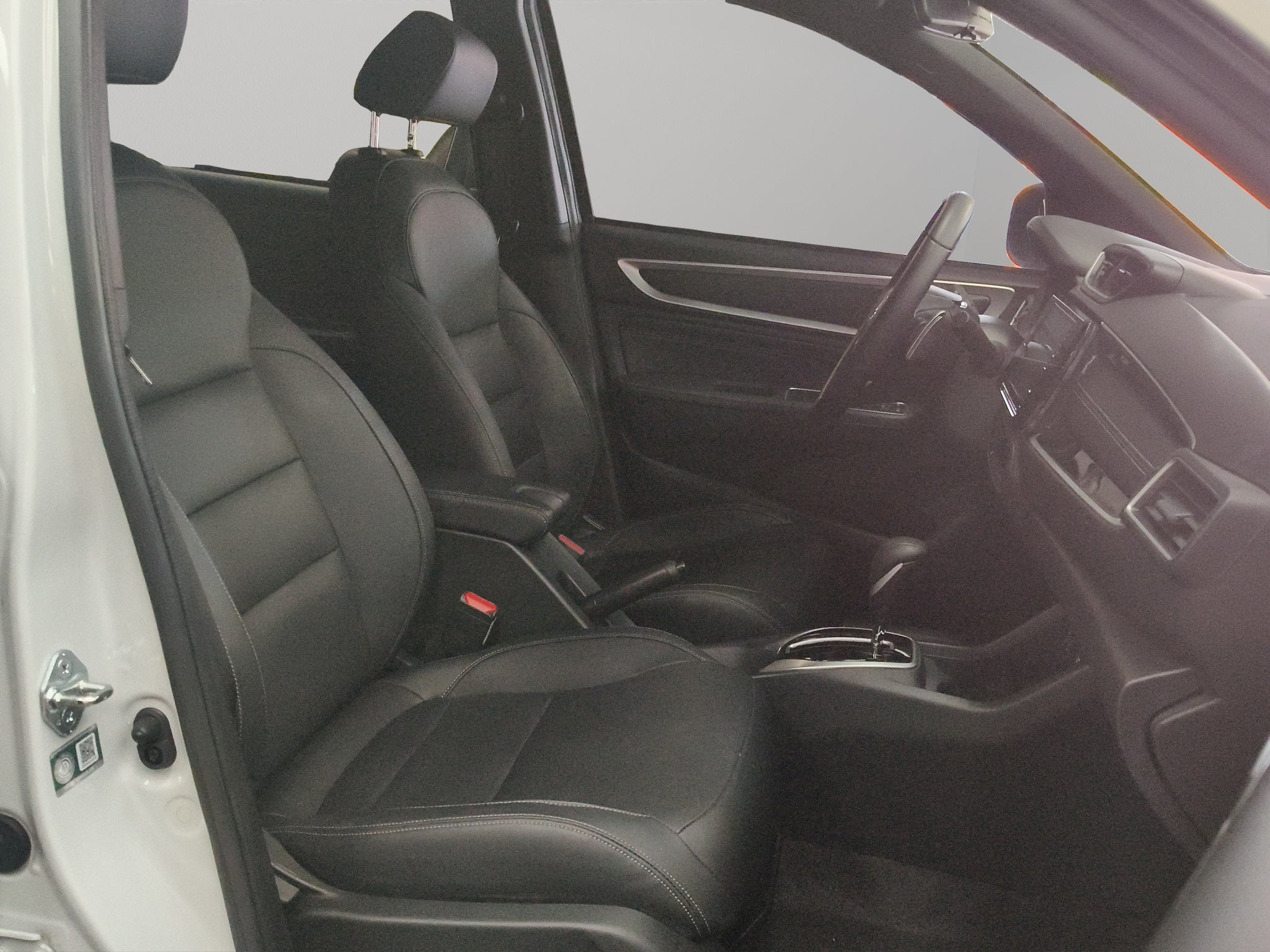 2025 Honda BR-V VUD 5 pts. Touring, 1.5l, TA, piel, f. niebla, RA-17