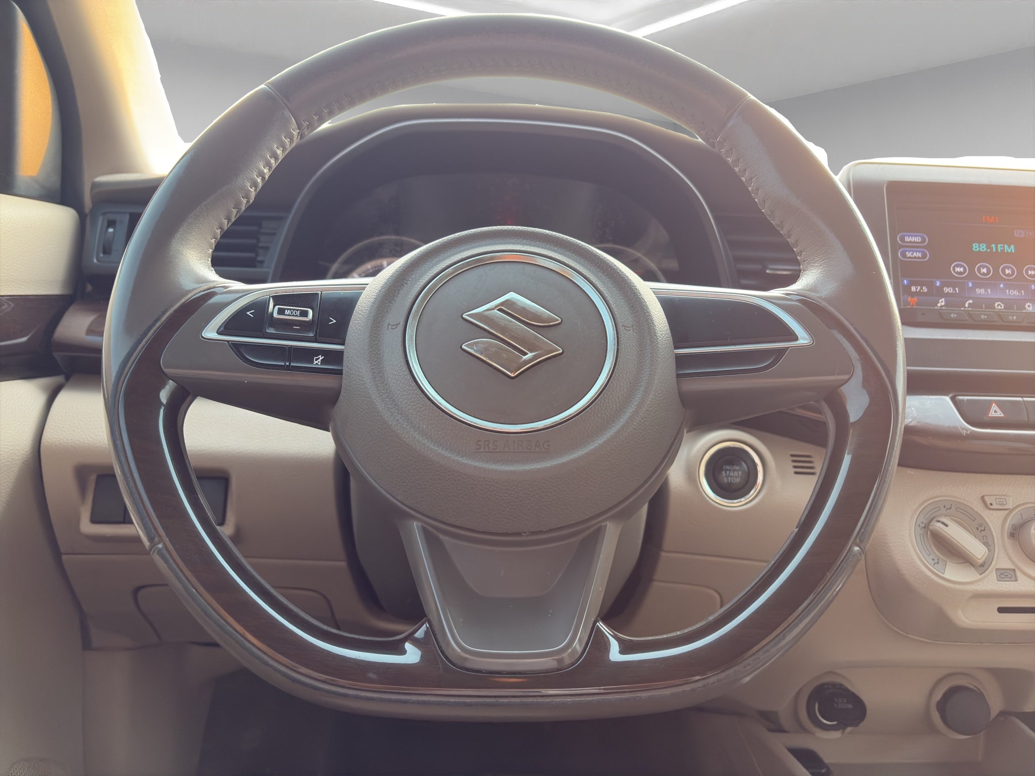 2019 Suzuki Ertiga Minivan 5 pts. GLX, 1.5l, TA, a/ac. Aut., f. niebla, RA-15