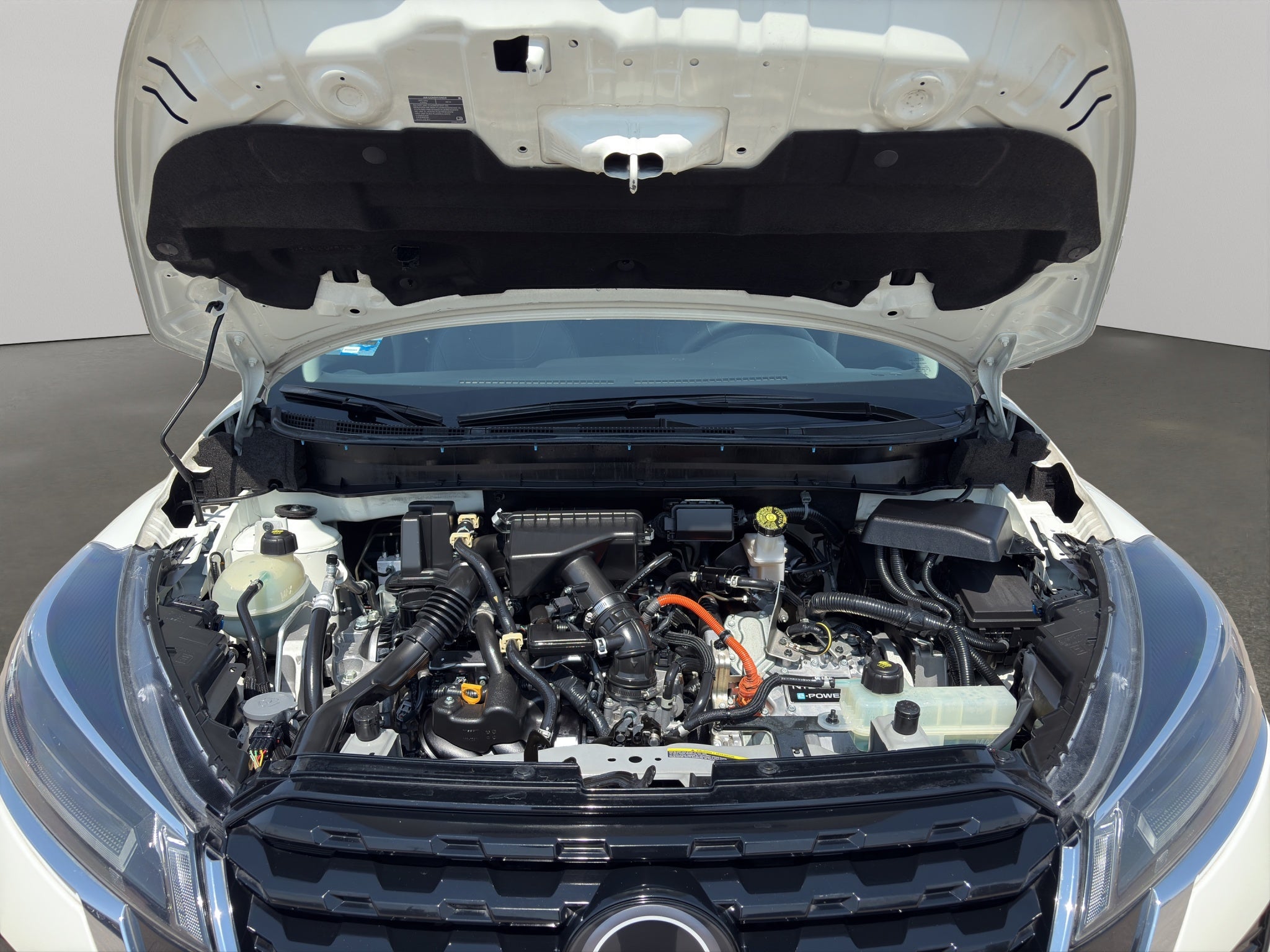 2023 Nissan Kicks VUD 5 pts. Platinum e-Power, E-REV, TA, piel, ADAS, RA-17