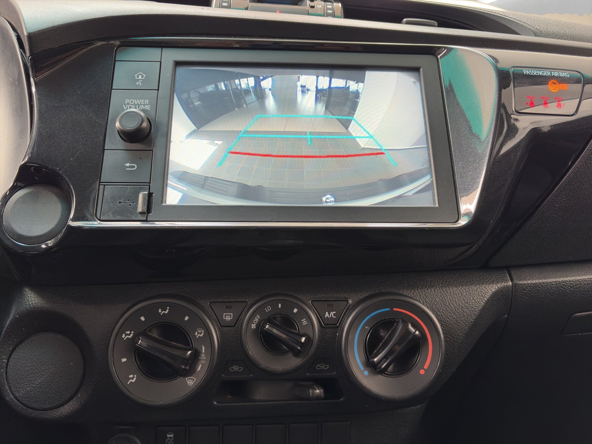 2023 Toyota Comerciales Hilux Pick-Up 4 pts. SR, Doble Cab., TM5, a/ac., VE, RA-17