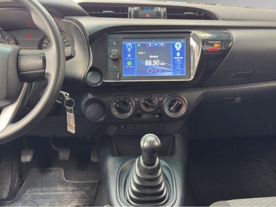 2023 Toyota Comerciales Hilux Pick-Up 4 pts. SR, Doble Cab., TM5, a/ac., VE, RA-17