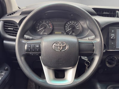 2023 Toyota Comerciales Hilux Pick-Up 4 pts. SR, Doble Cab., TM5, a/ac., VE, RA-17