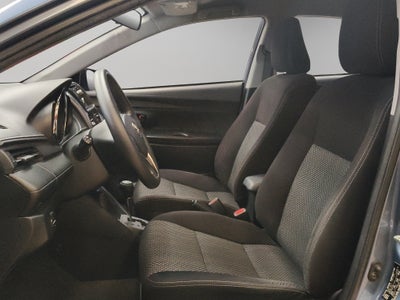 2017 Toyota Yaris 4 pts. Core, CVT, a/ac., f. halógeno, R-15