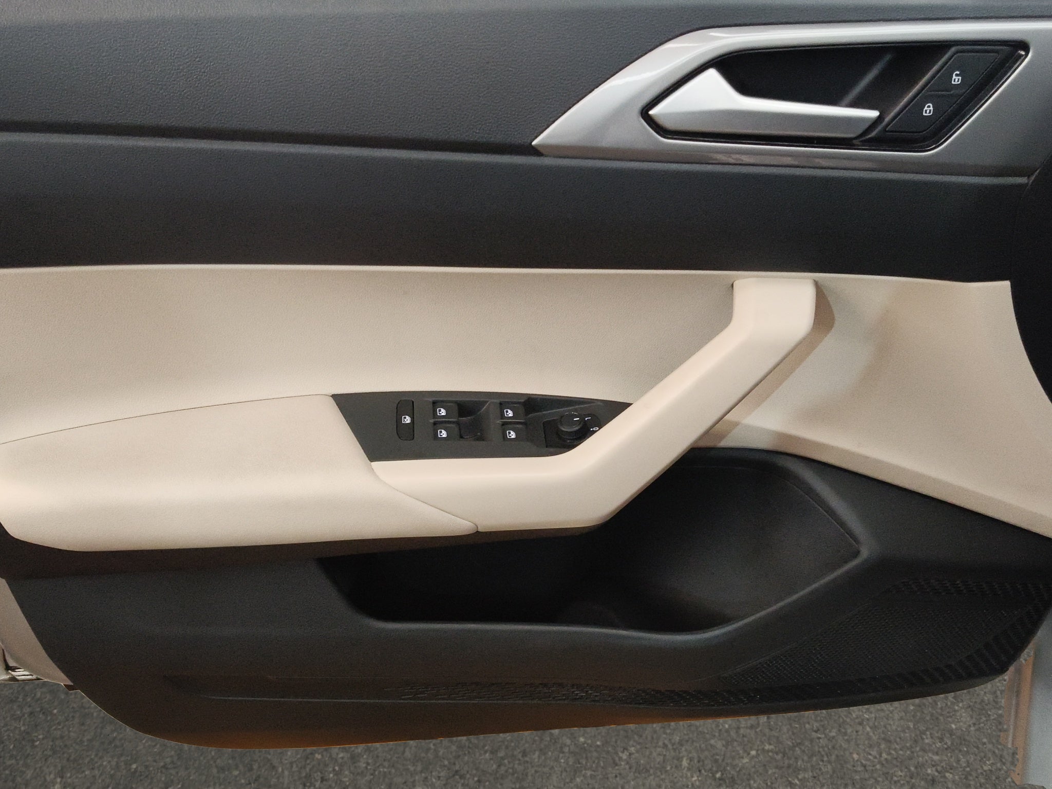 2025 Volkswagen Virtus 4 pts. Comfortline, 1.6l, TA, a/ac., f. niebla, RA-16
