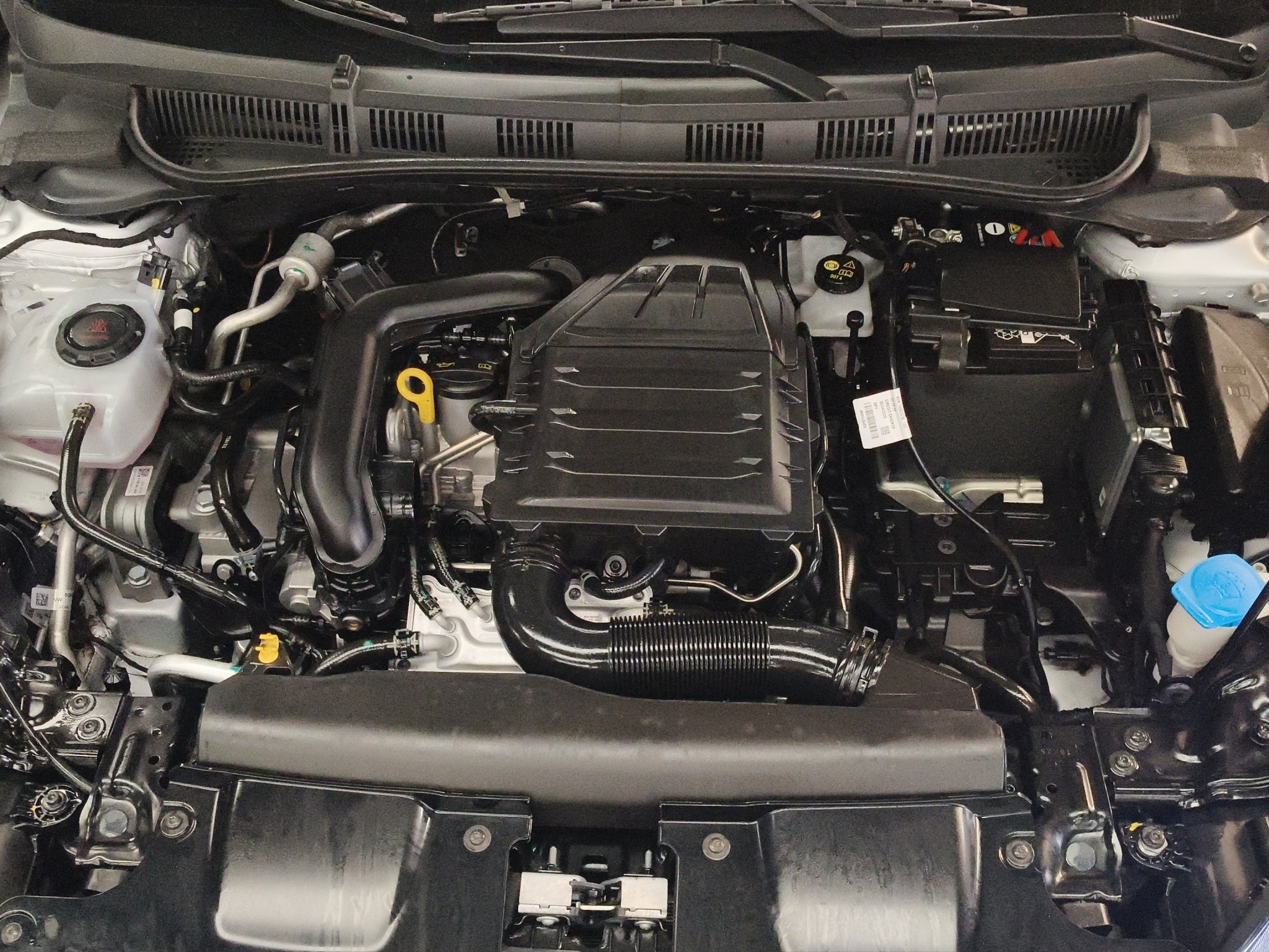 2025 Volkswagen Virtus 4 pts. Comfortline, 1.6l, TA, a/ac., f. niebla, RA-16