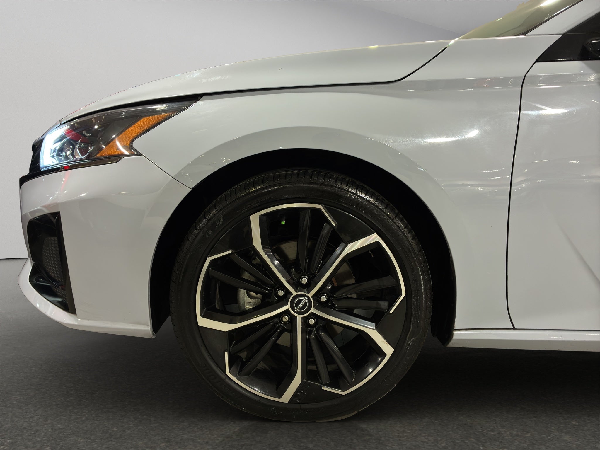 2023 Nissan Altima 4 pts. SR, 2.0T, CVT, a/ac., f. led, alerón, RA-19
